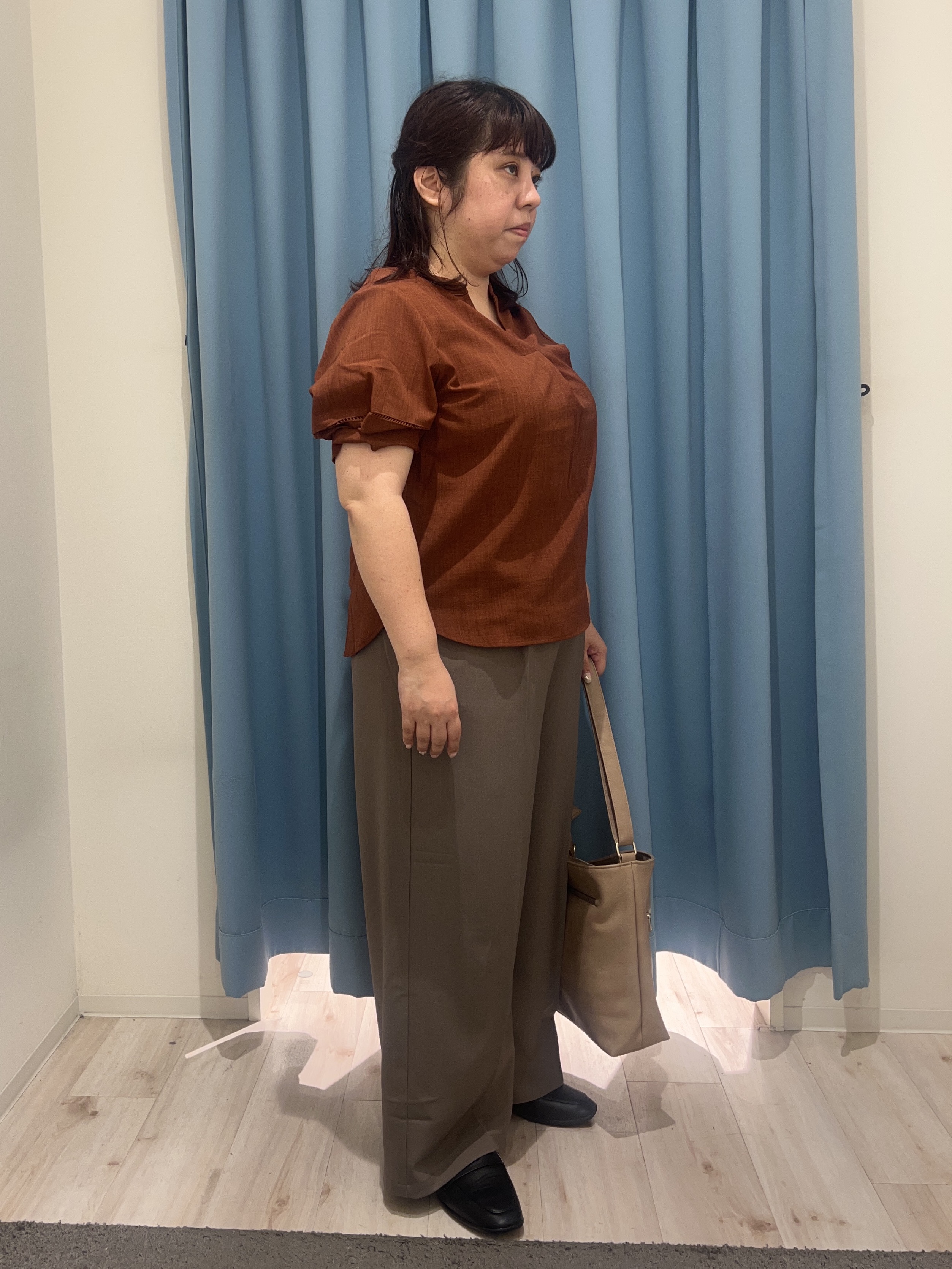 くーさんの「SHOO･LA･RUE｜【洗濯後しわになりにくい/インせずきまる】シンプルだけど女性らしい 麻調スキッパーブラウス」を使ったコーディネート