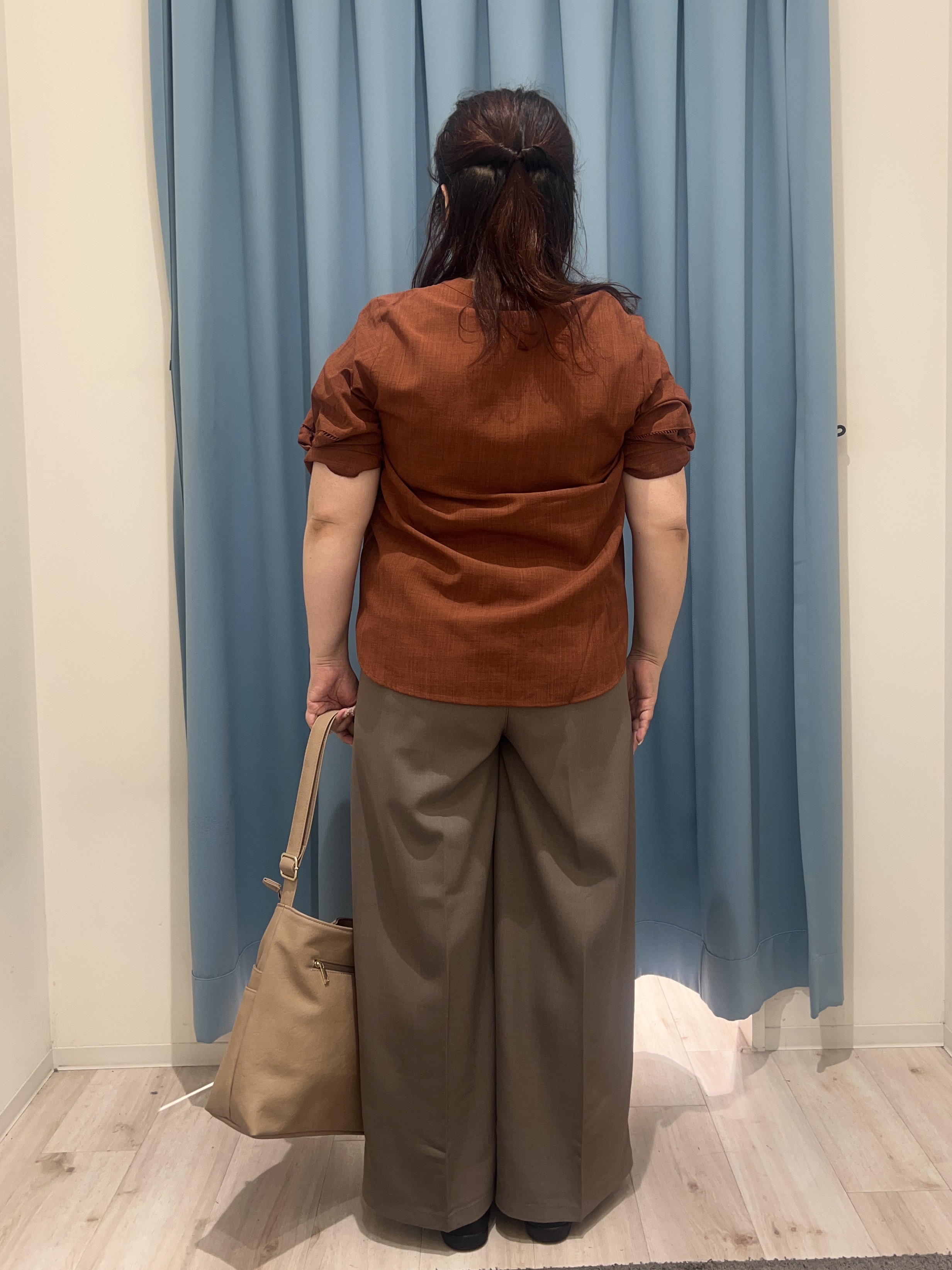 くーさんの「SHOO･LA･RUE｜【洗濯後しわになりにくい/インせずきまる】シンプルだけど女性らしい 麻調スキッパーブラウス」を使ったコーディネート