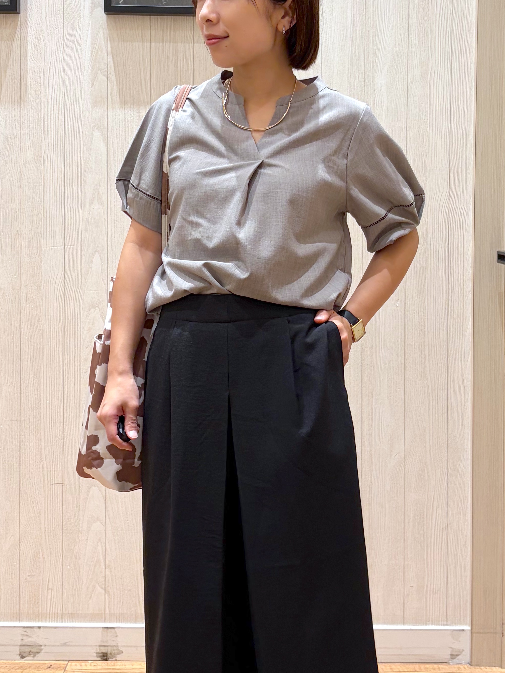 shirayuuuさんの「SHOO･LA･RUE｜【洗濯後しわになりにくい/インせずきまる】シンプルだけど女性らしい 麻調スキッパーブラウス」を使ったコーディネート