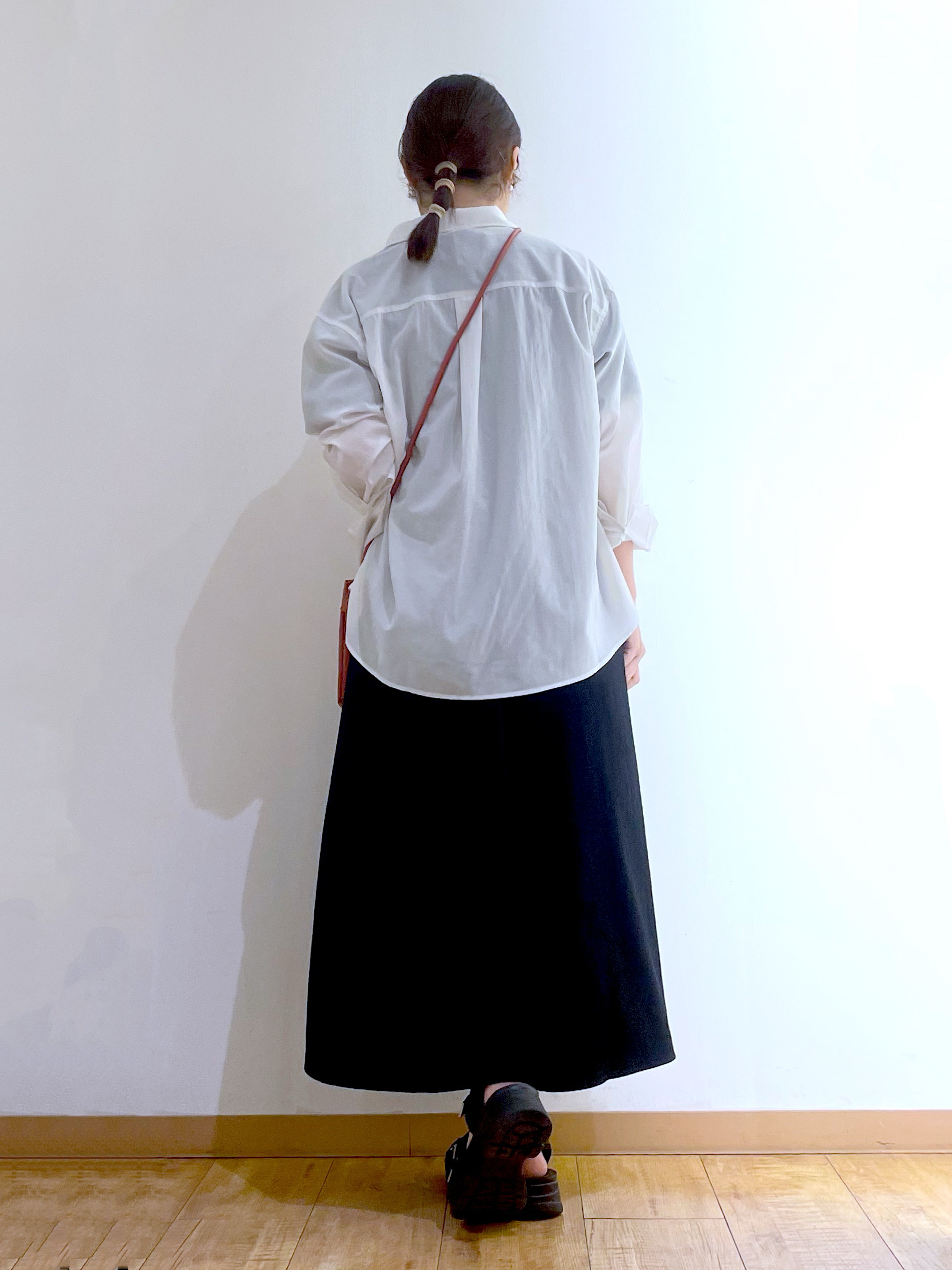かのさんの「SHOO･LA･RUE｜【通気性〇/S-LL/洗濯機可】羽織にも使いやすい きちんとベーシックシャツ」を使ったコーディネート