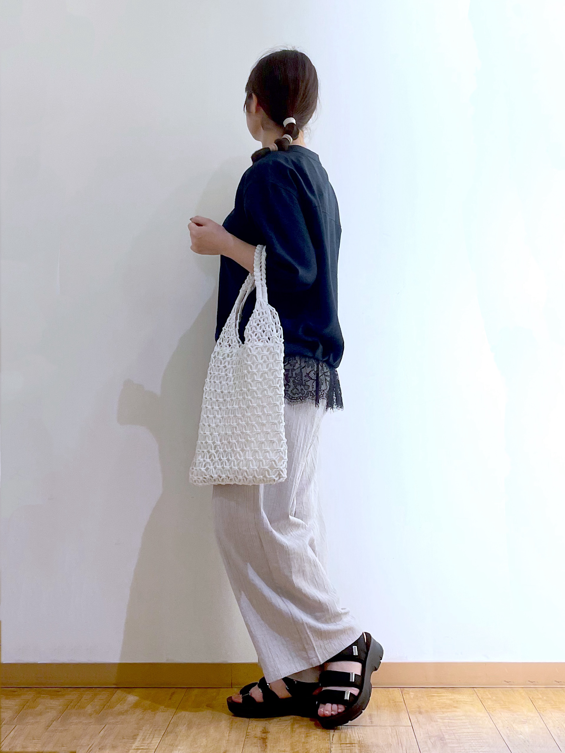 かのさんの「SHOO･LA･RUE｜【インしないで着られる/S-LL/洗濯機可】1枚で決まる裾レース 大人上品スキッパーブラウス」を使ったコーディネート