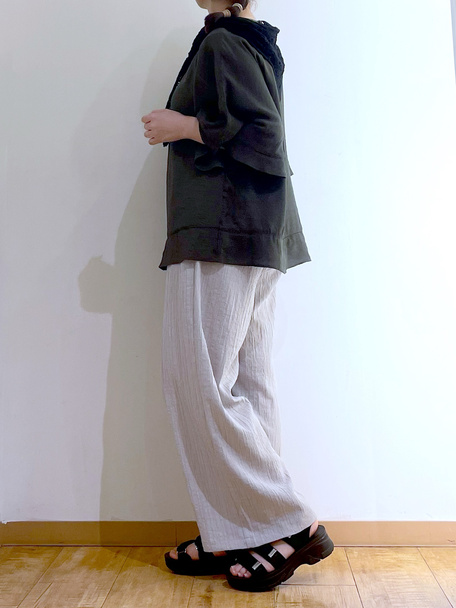かのさんの「SHOO･LA･RUE｜【S-LL/洗濯機可/体型カバー】はしごレースがポイント スラブポンチョ風ブラウス」を使ったコーディネート