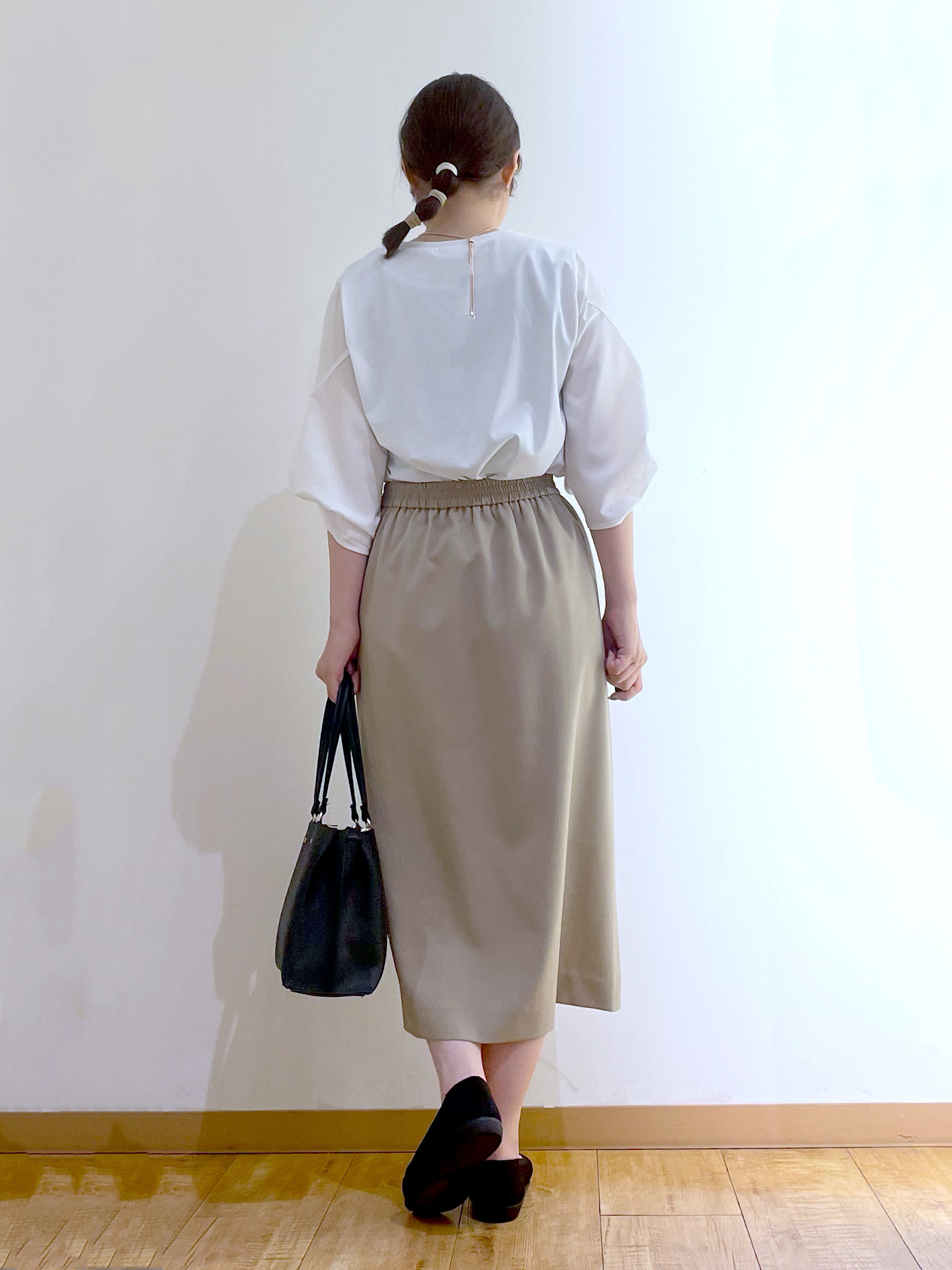かのさんの「SHOO･LA･RUE｜【S-LL/洗濯機可/二の腕カバー】楽に上品見え ツイストスリーブトップス」を使ったコーディネート