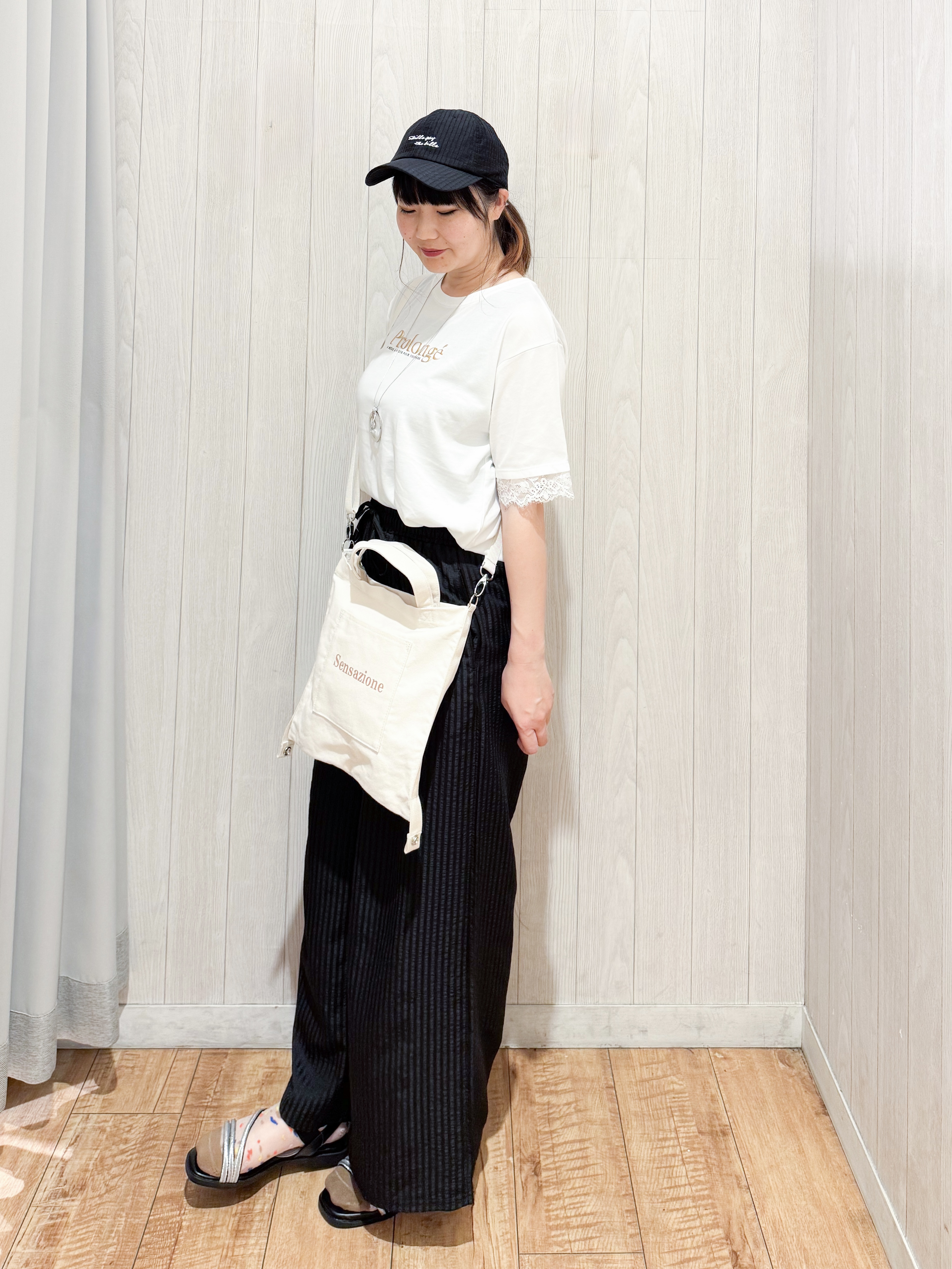 愛さんの「SHOO･LA･RUE｜【UV/S-LL/洗濯機可】柄アソート お袖レースが旬顔 上品に決まる大人Tシャツ」を使ったコーディネート