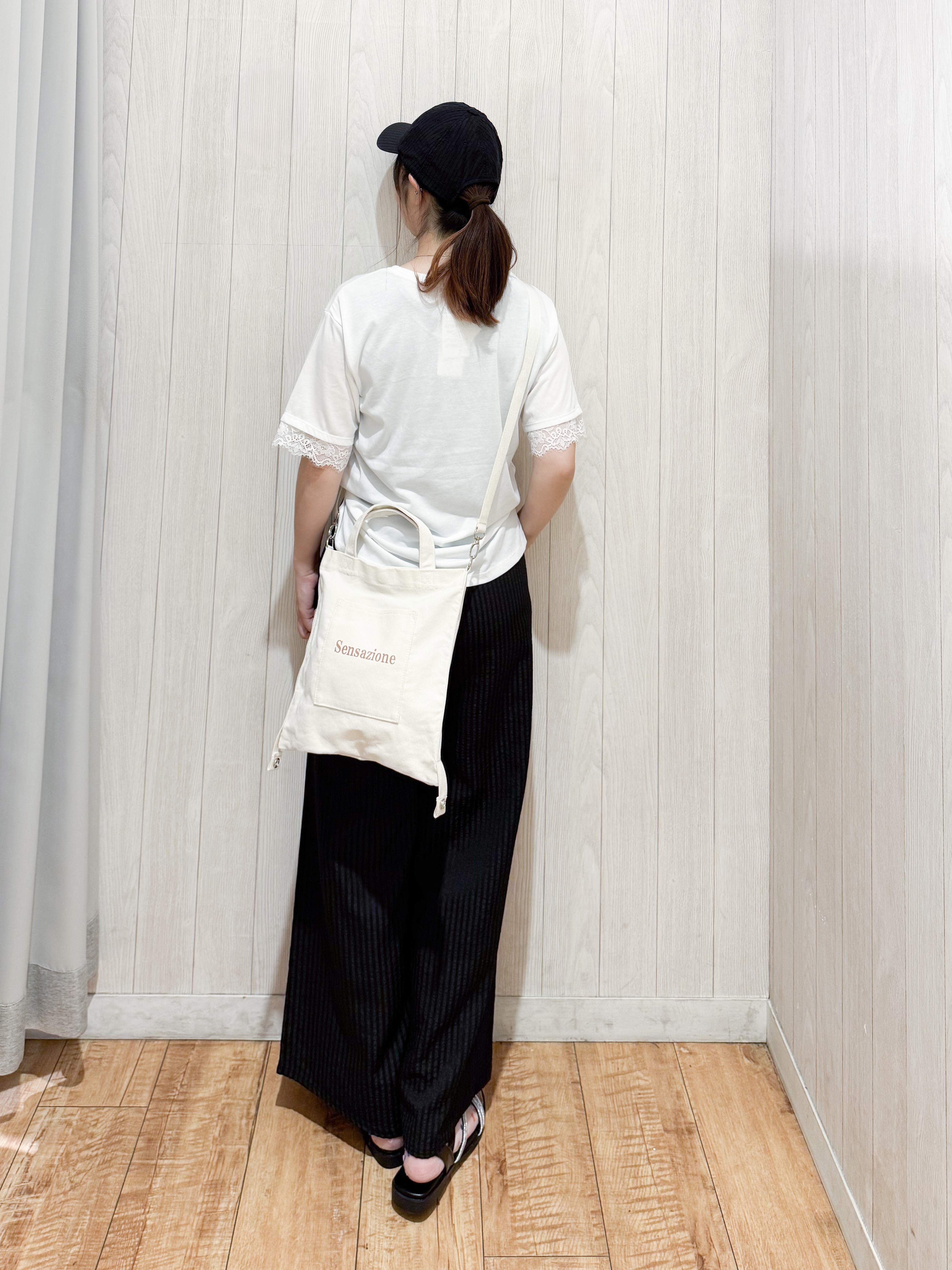 愛さんの「SHOO･LA･RUE｜【UV/S-LL/洗濯機可】柄アソート お袖レースが旬顔 上品に決まる大人Tシャツ」を使ったコーディネート