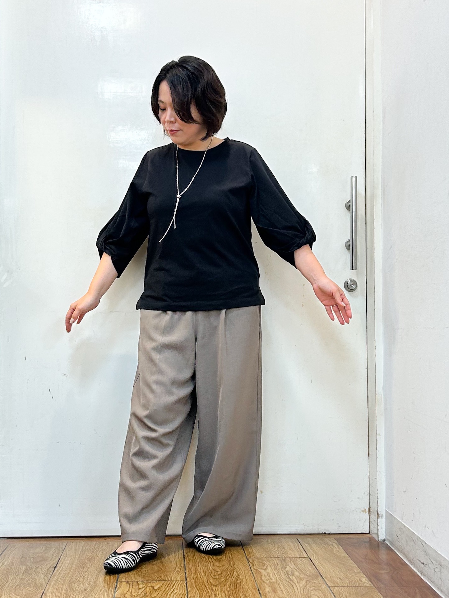 haruさんの「SHOO･LA･RUE｜【S-LL/洗濯機可/二の腕カバー】楽に上品見え ツイストスリーブトップス」を使ったコーディネート