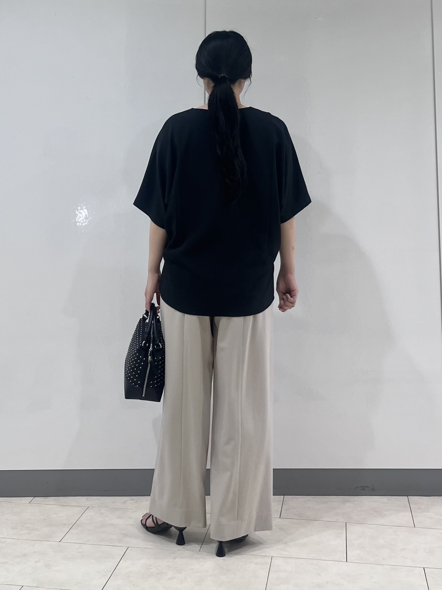 hasuさんの「INDIVI｜【体型＆二の腕カバー/着る日傘】ドルマントップス」を使ったコーディネート