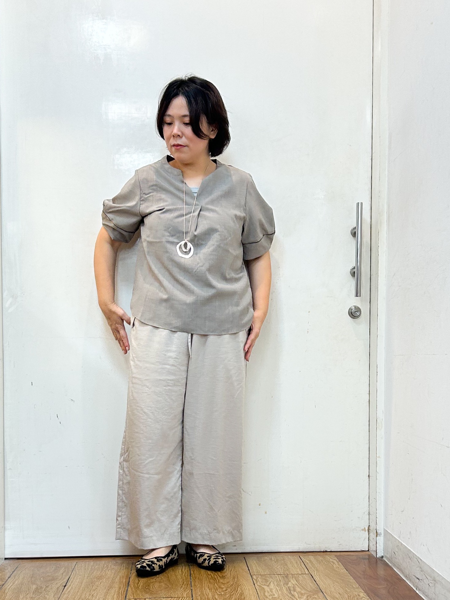 haruさんの「SHOO･LA･RUE｜【洗濯後しわになりにくい/インせずきまる】シンプルだけど女性らしい 麻調スキッパーブラウス」を使ったコーディネート