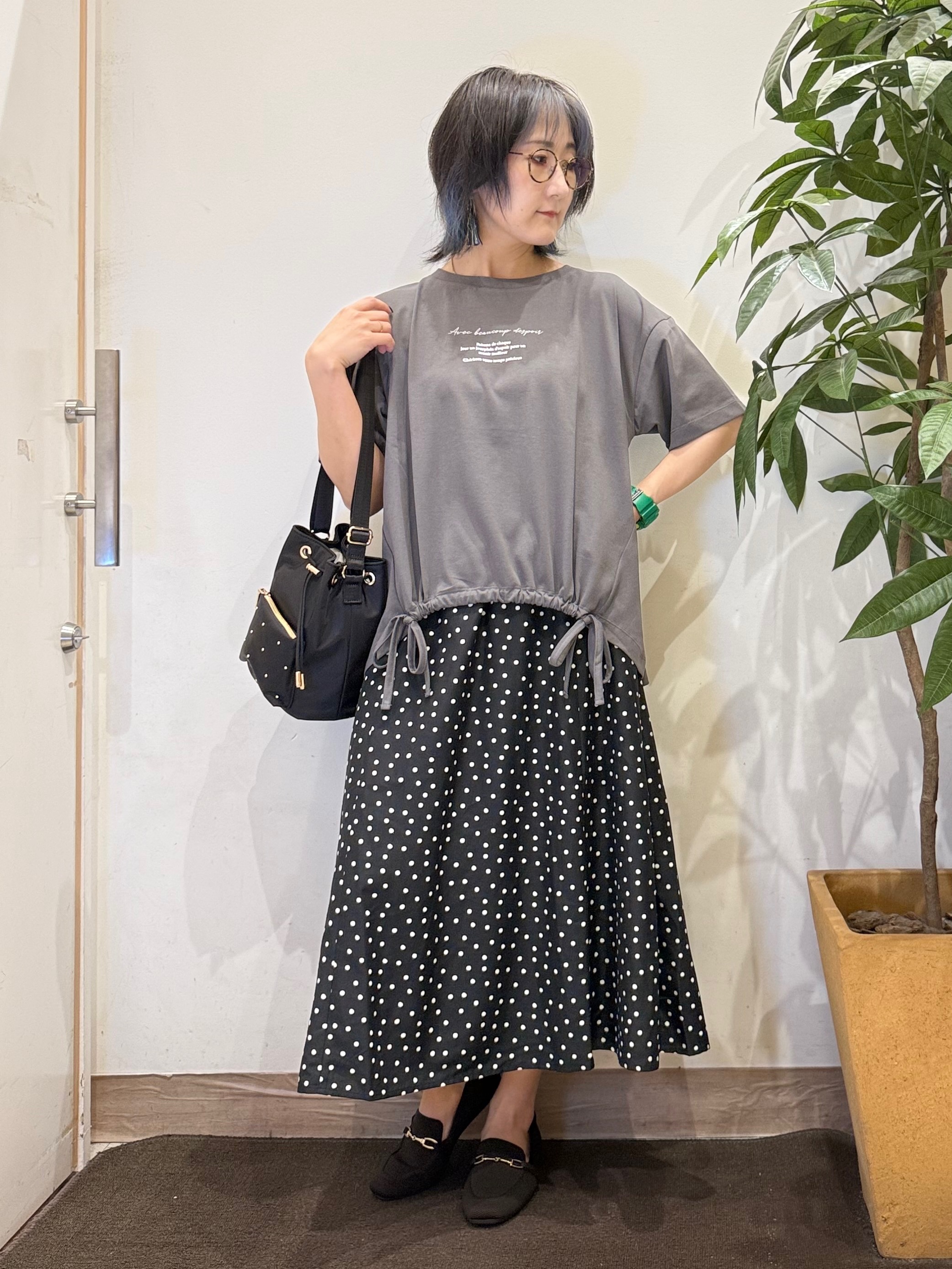 misakiさんの「SHOO･LA･RUE｜【洗濯機可/体型カバー】プリントデザインが目を惹く 裾シャーリングTシャツ」を使ったコーディネート