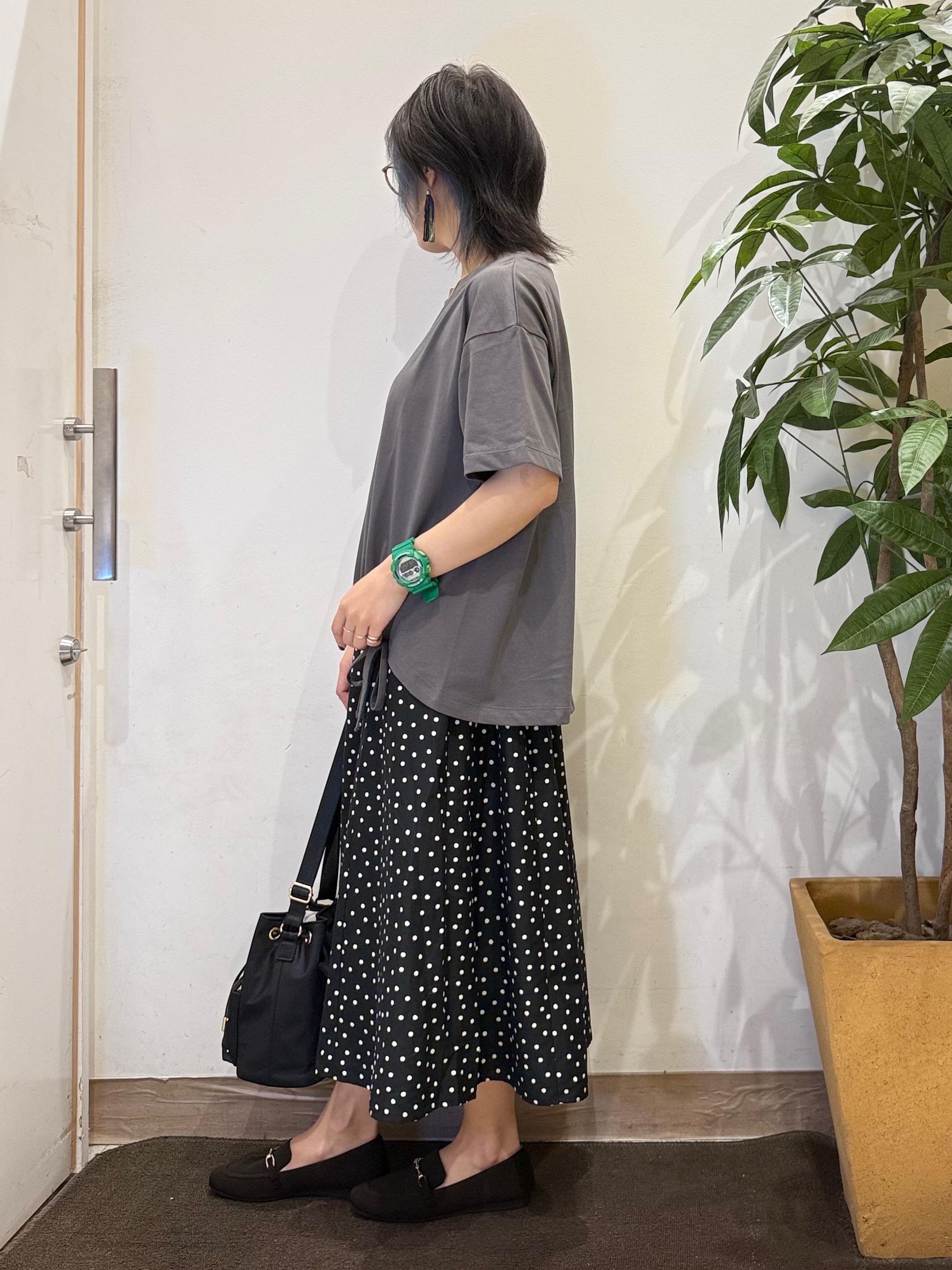 misakiさんの「SHOO･LA･RUE｜【洗濯機可/体型カバー】プリントデザインが目を惹く 裾シャーリングTシャツ」を使ったコーディネート