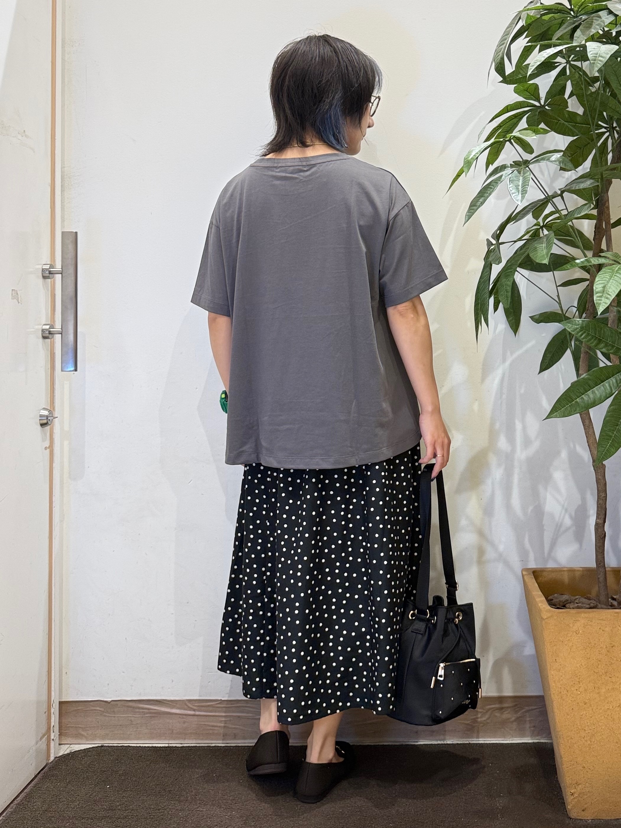 misakiさんの「SHOO･LA･RUE｜【洗濯機可/体型カバー】プリントデザインが目を惹く 裾シャーリングTシャツ」を使ったコーディネート