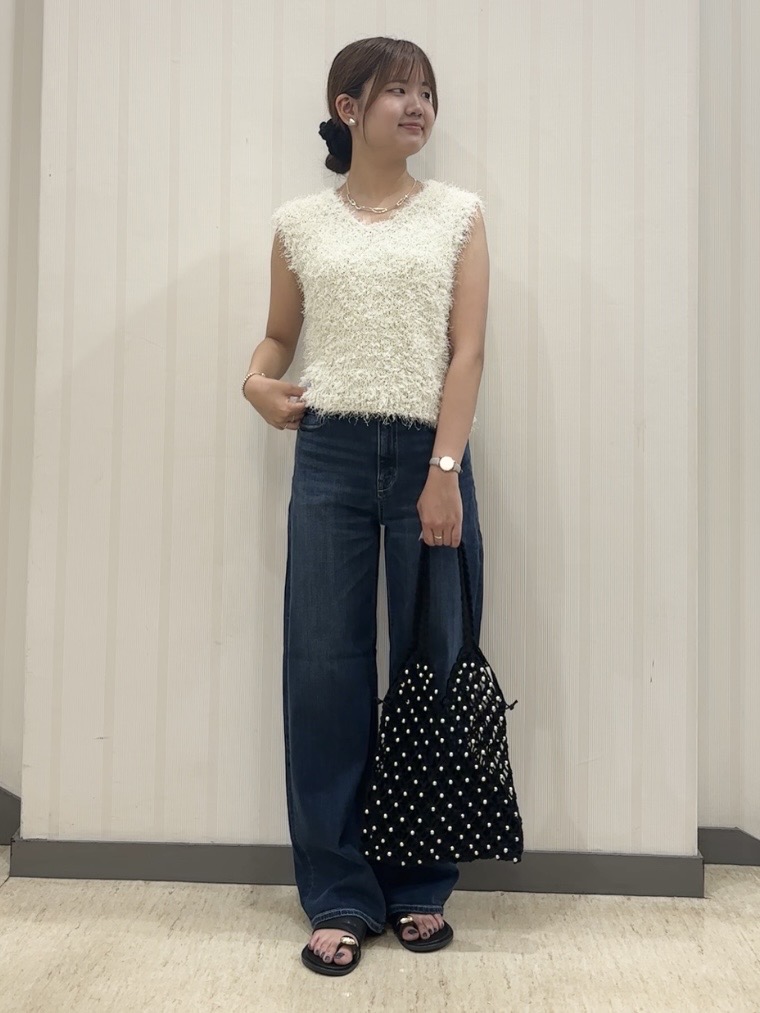 ちひさんの「INDIVI｜【褒められデニム】ワイドストレート デニムパンツ」を使ったコーディネート