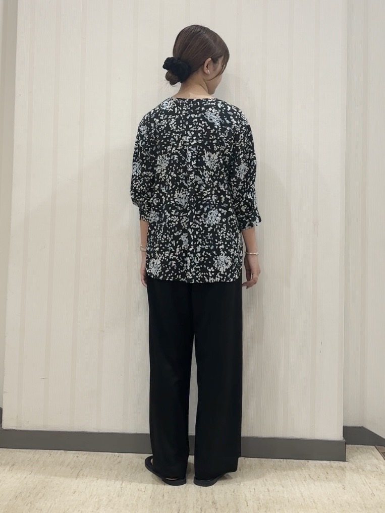 ちひさんの「INDIVI｜【接触冷感／透湿／着る日傘】イージーワイドパンツ」を使ったコーディネート