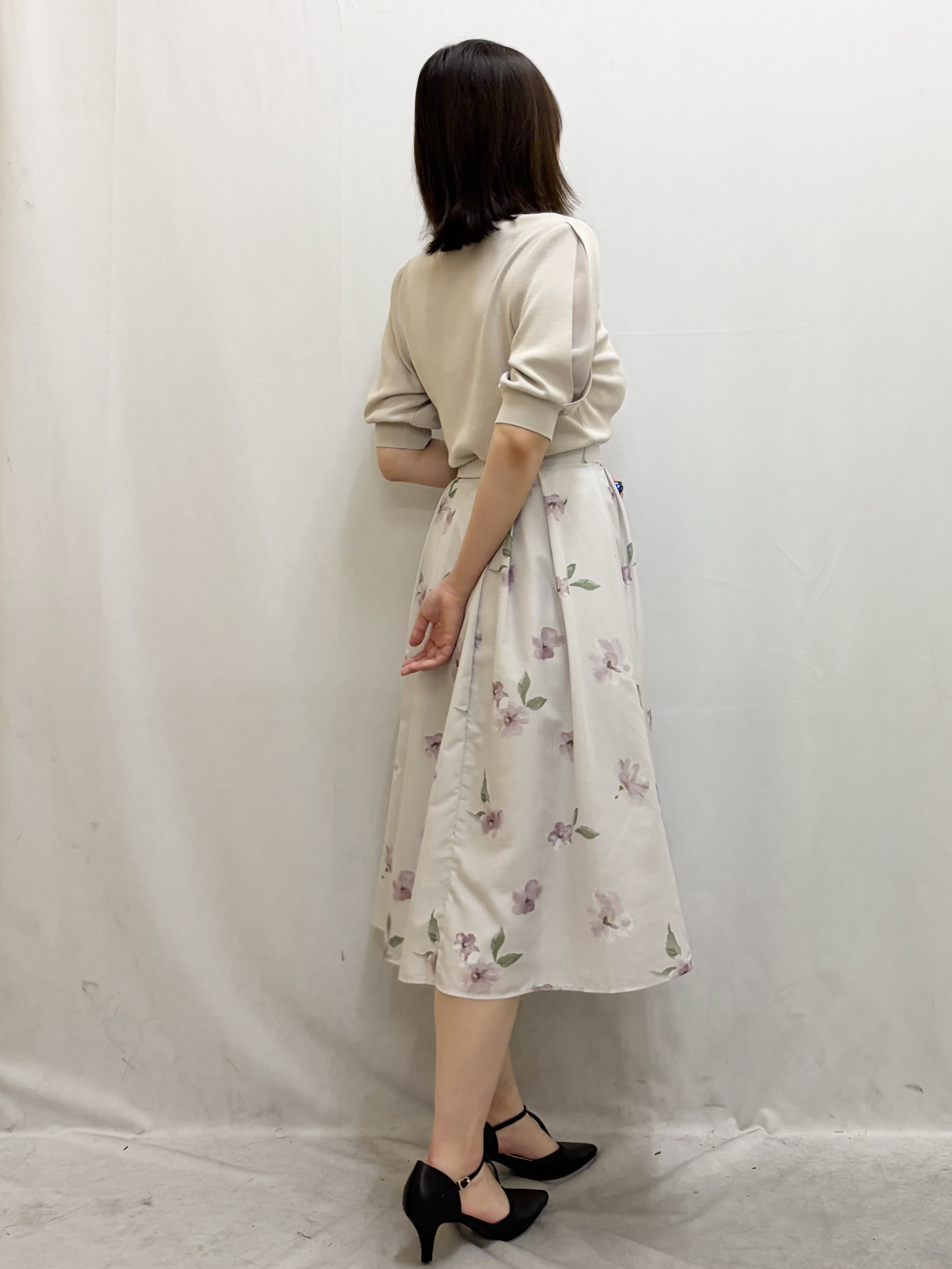 kasumiさんの「index｜【接触冷感／UVケア】クールタッチラップスリーブニット《洗濯機OK／XS～3L／9col》」を使ったコーディネート