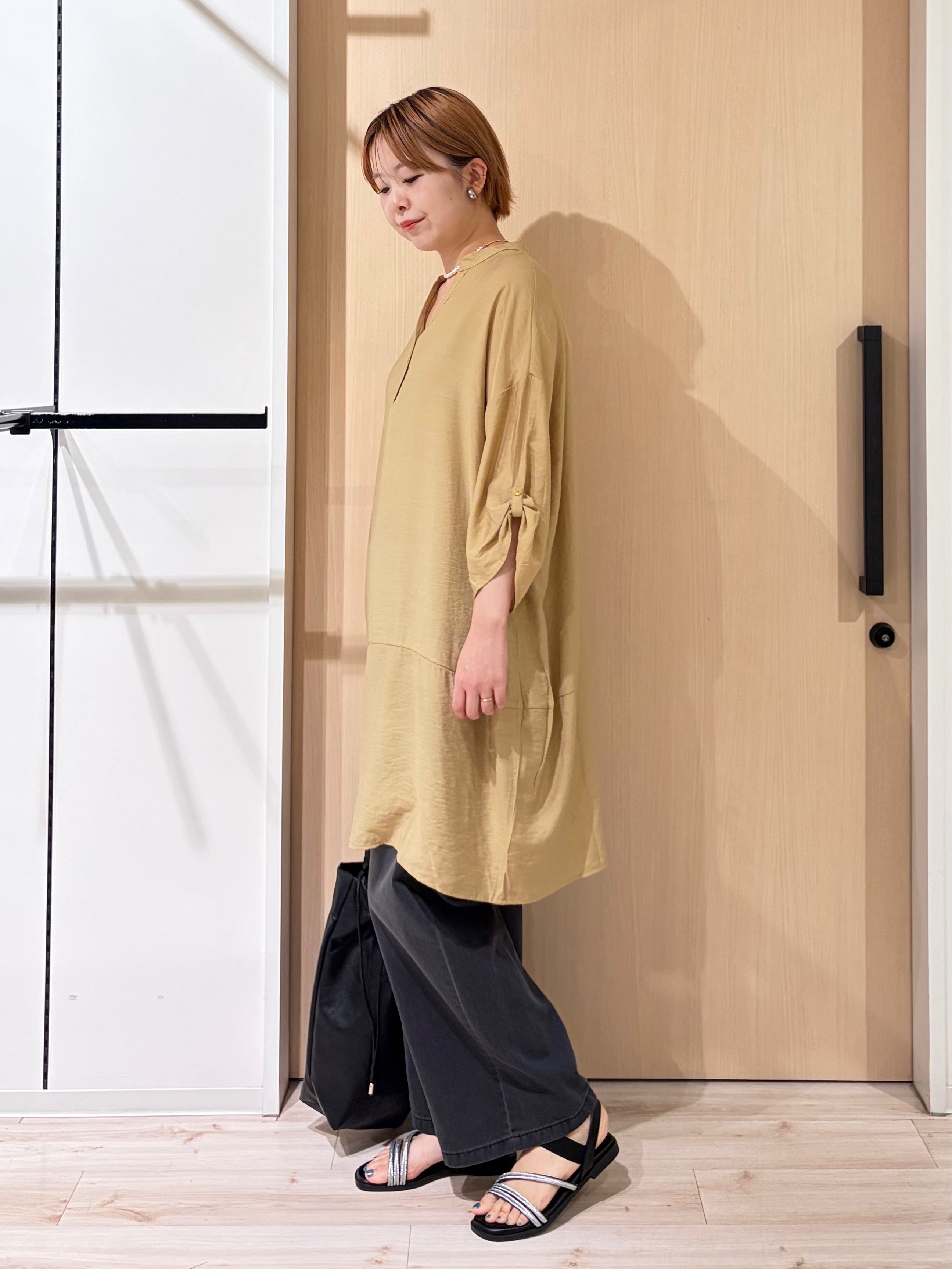 ひらしーさんの「SHOO･LA･RUE｜【S-LL/洗濯後しわになりにくい】ゆるっと体型カバー 7分袖コクーンチュニック」を使ったコーディネート