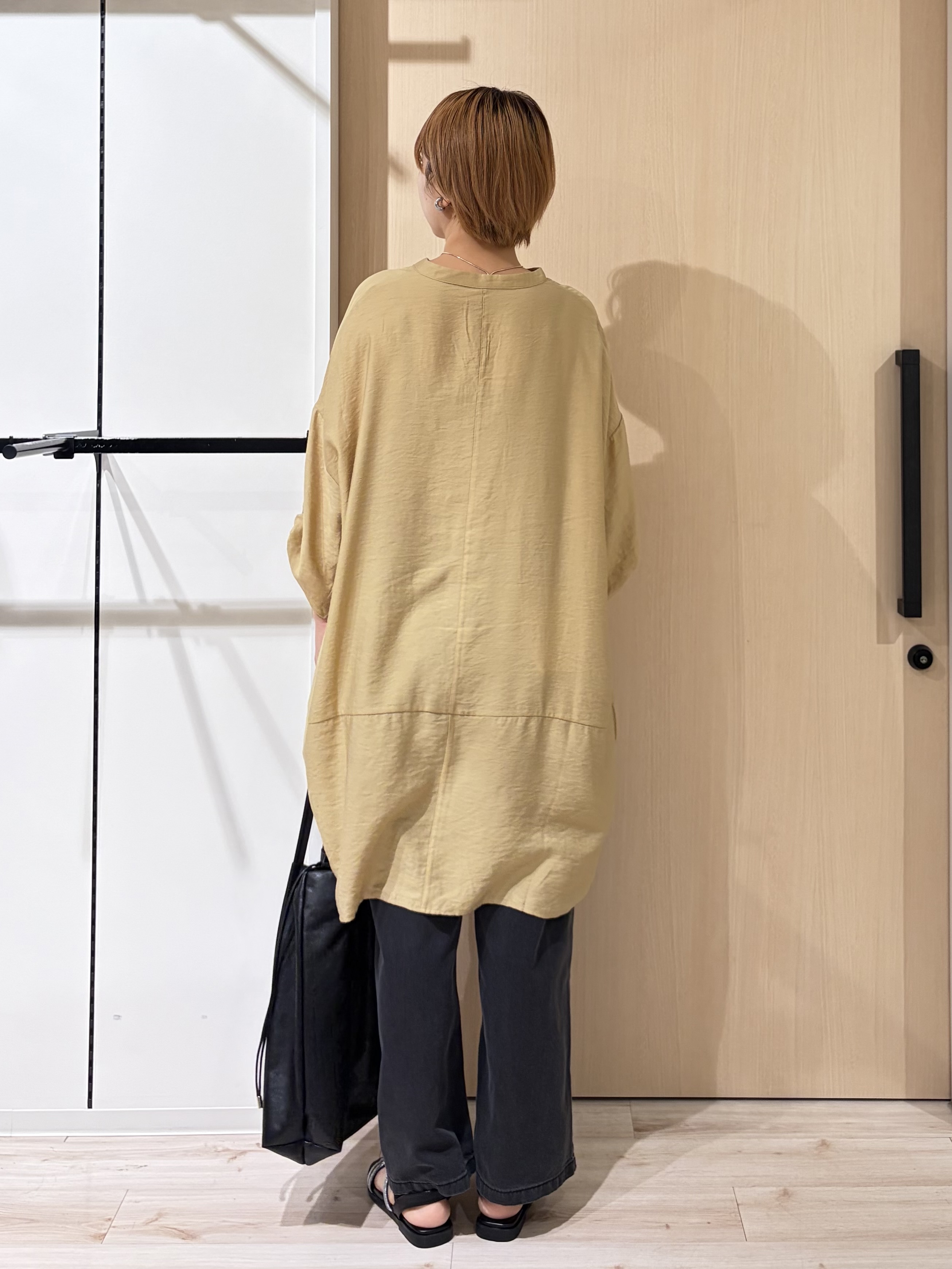 ひらしーさんの「SHOO･LA･RUE｜【S-LL/洗濯後しわになりにくい】ゆるっと体型カバー 7分袖コクーンチュニック」を使ったコーディネート