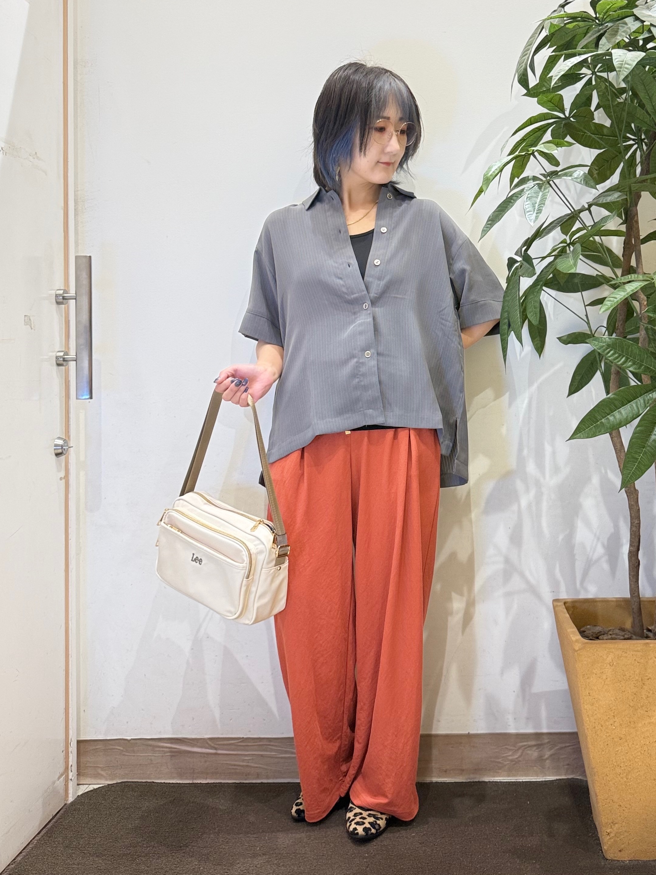 misakiさんの「SHOO･LA･RUE｜【通気性〇/UV/S-LL】洗濯後しわになりにくい とろみストライプシャツ」を使ったコーディネート