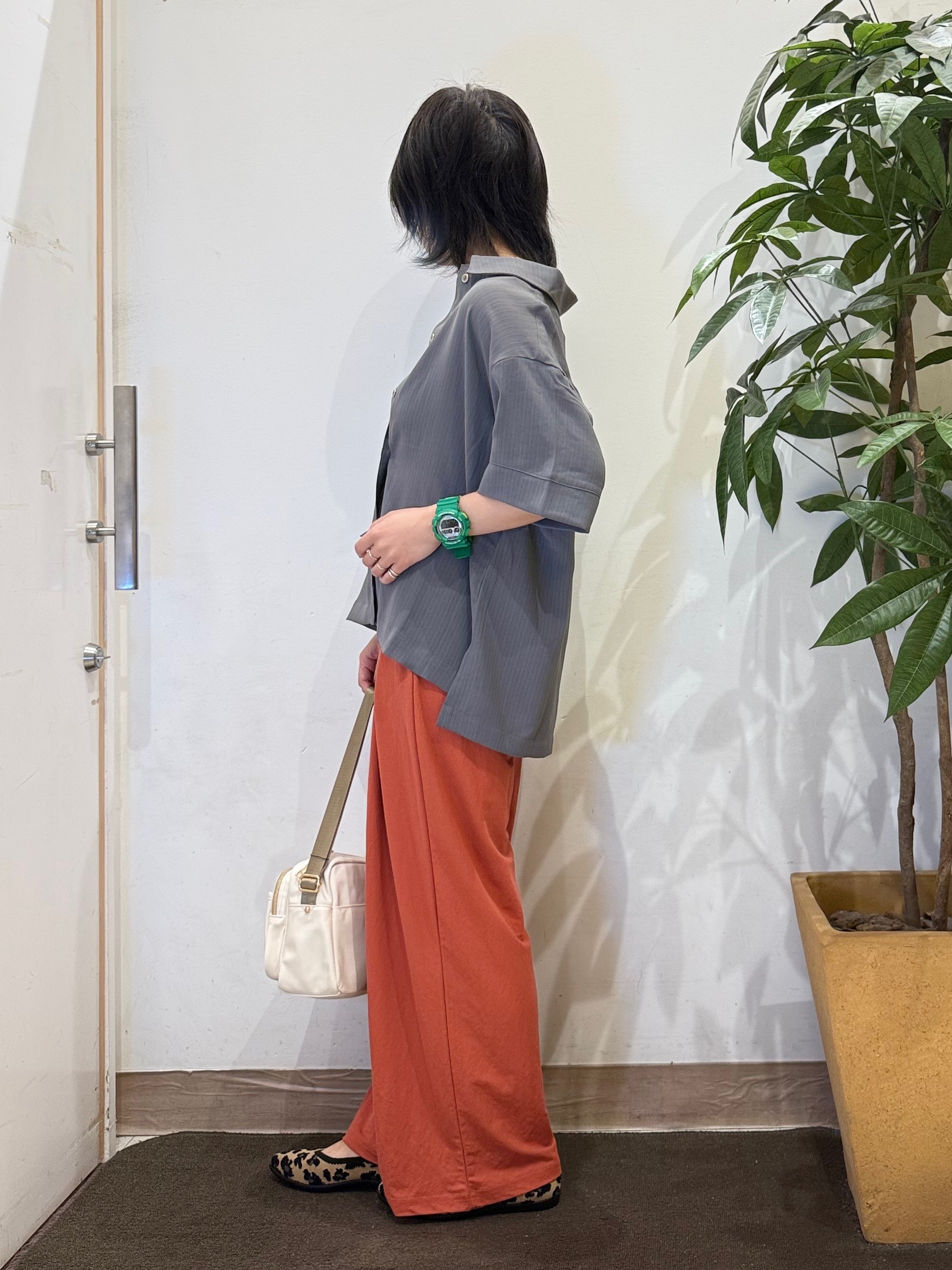 misakiさんの「SHOO･LA･RUE｜【通気性〇/UV/S-LL】洗濯後しわになりにくい とろみストライプシャツ」を使ったコーディネート