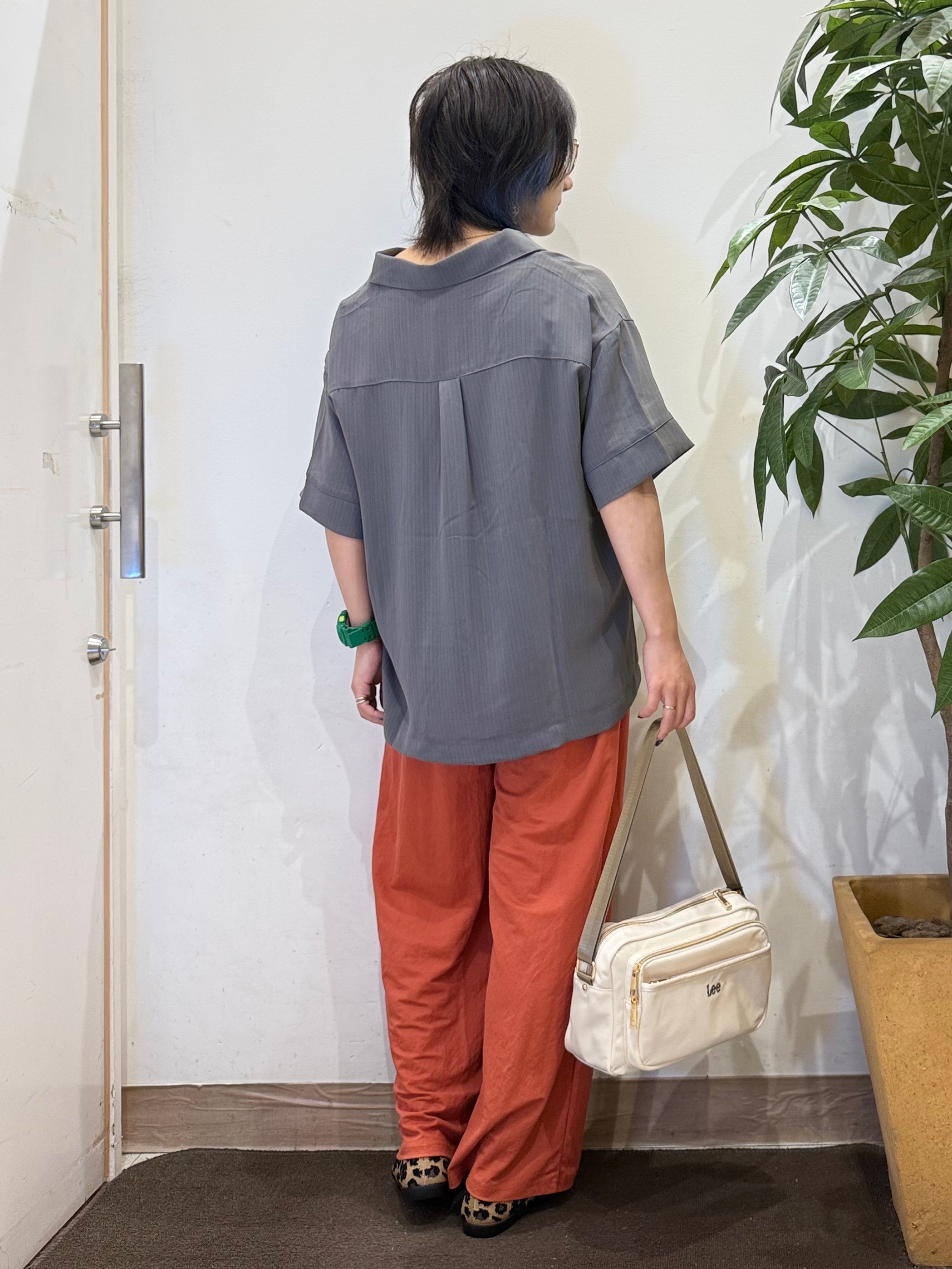 misakiさんの「SHOO･LA･RUE｜【通気性〇/UV/S-LL】洗濯後しわになりにくい とろみストライプシャツ」を使ったコーディネート