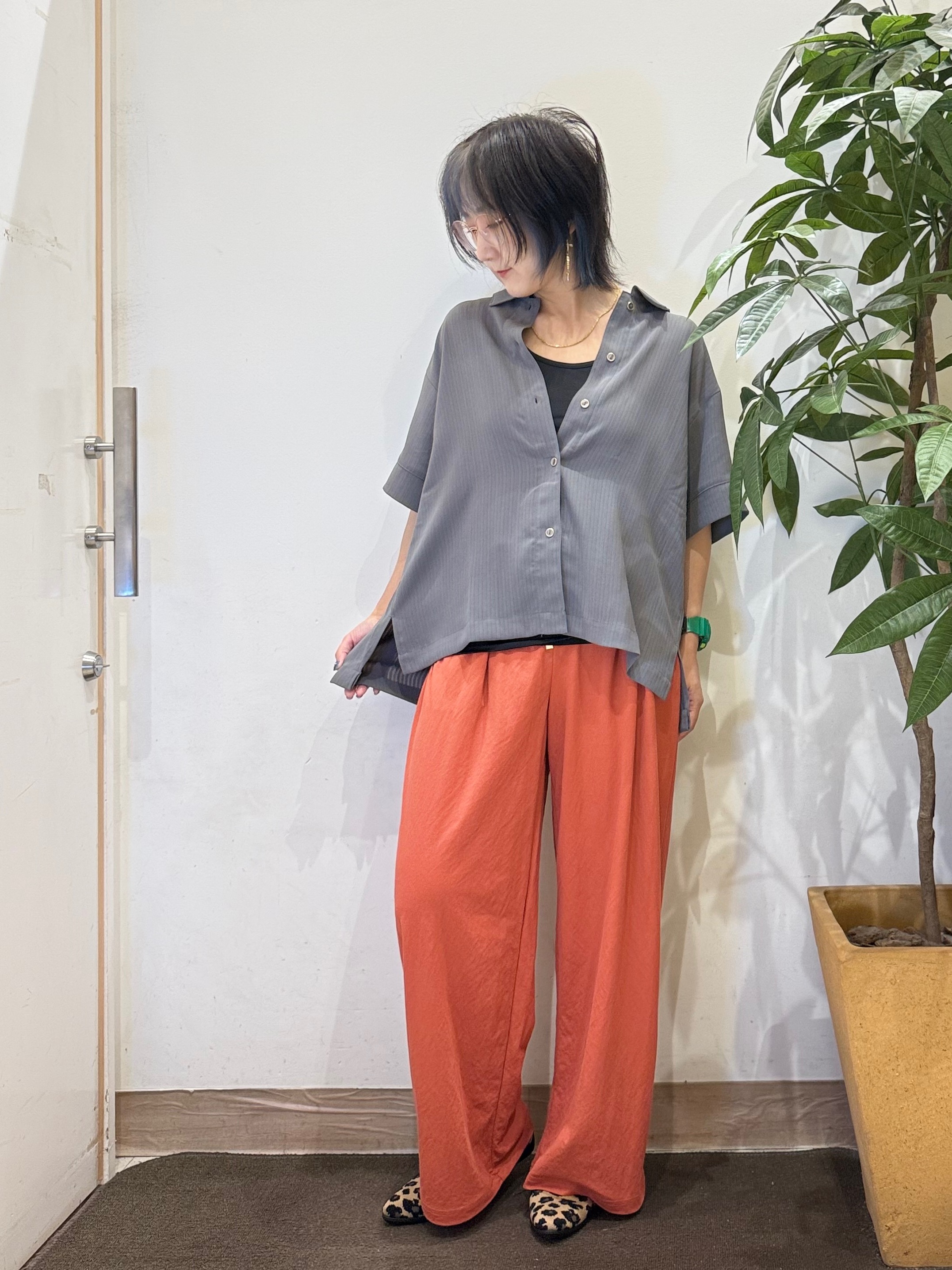 misakiさんの「SHOO･LA･RUE｜【通気性〇/UV/S-LL】洗濯後しわになりにくい とろみストライプシャツ」を使ったコーディネート