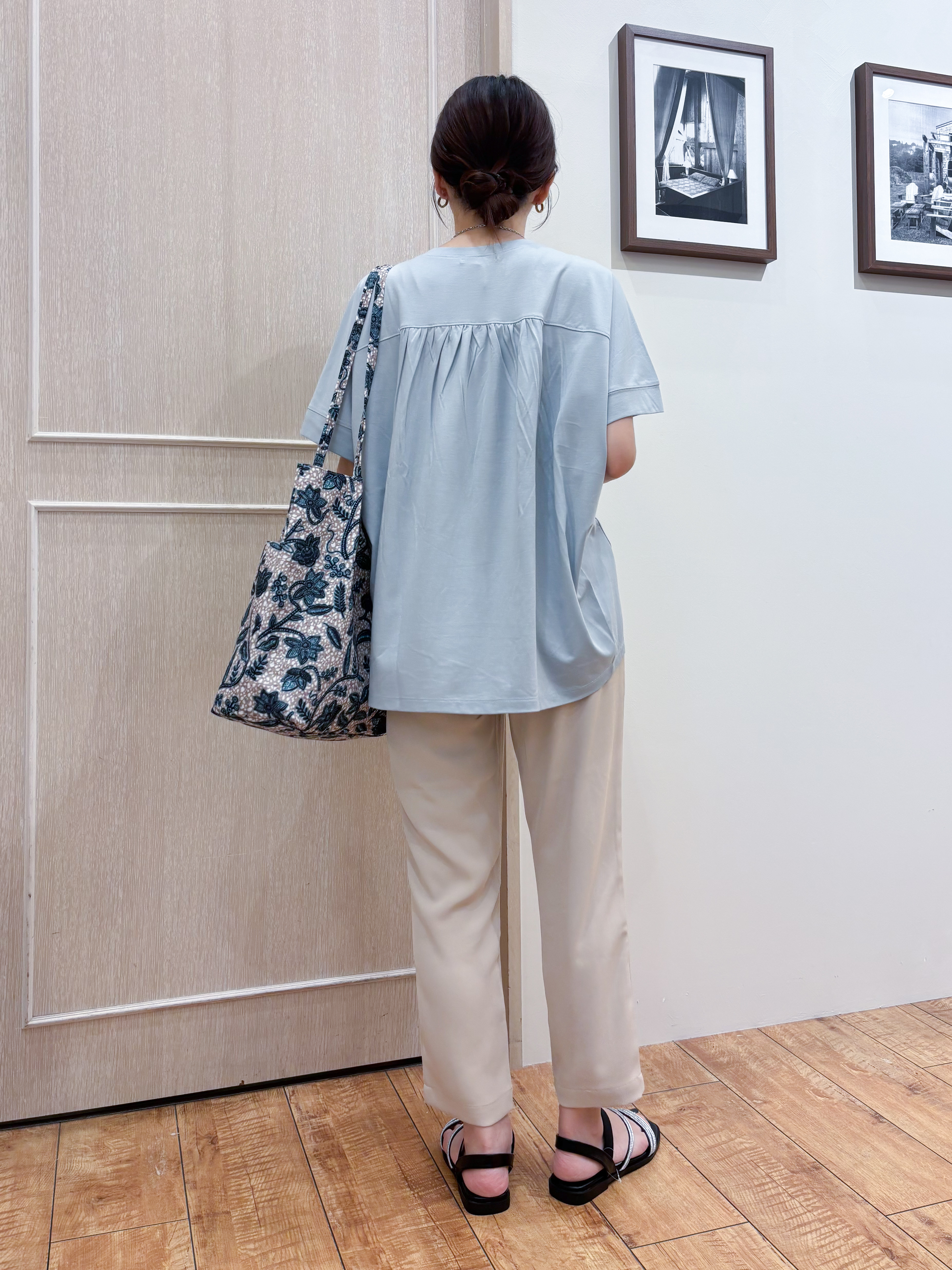 なみさんの「SHOO･LA･RUE｜【ひんやり/UV/S-LL/体型カバー】ゆるっとインせず決まる ひやとろドルマンTシャツ」を使ったコーディネート