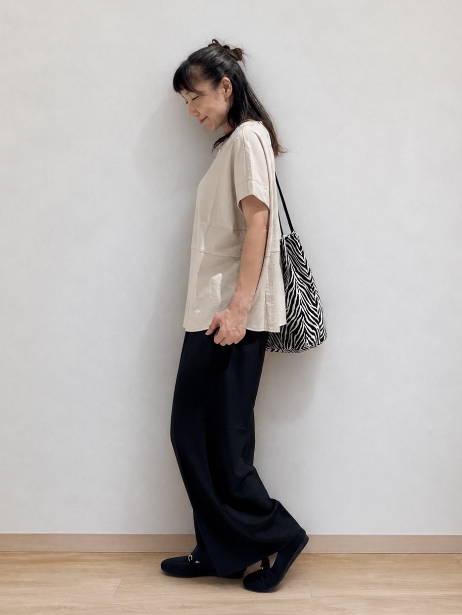 まつみさんの「SHOO･LA･RUE｜【洗濯機可/セットアップ可】軽凛(かろりん) シンプル上品 切替コクーントップス」を使ったコーディネート