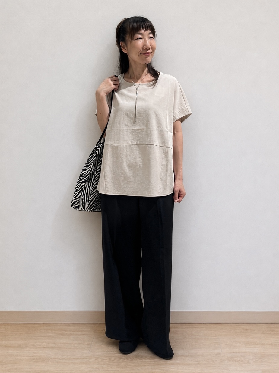 まつみさんの「SHOO･LA･RUE｜【洗濯機可/セットアップ可】軽凛(かろりん) シンプル上品 切替コクーントップス」を使ったコーディネート