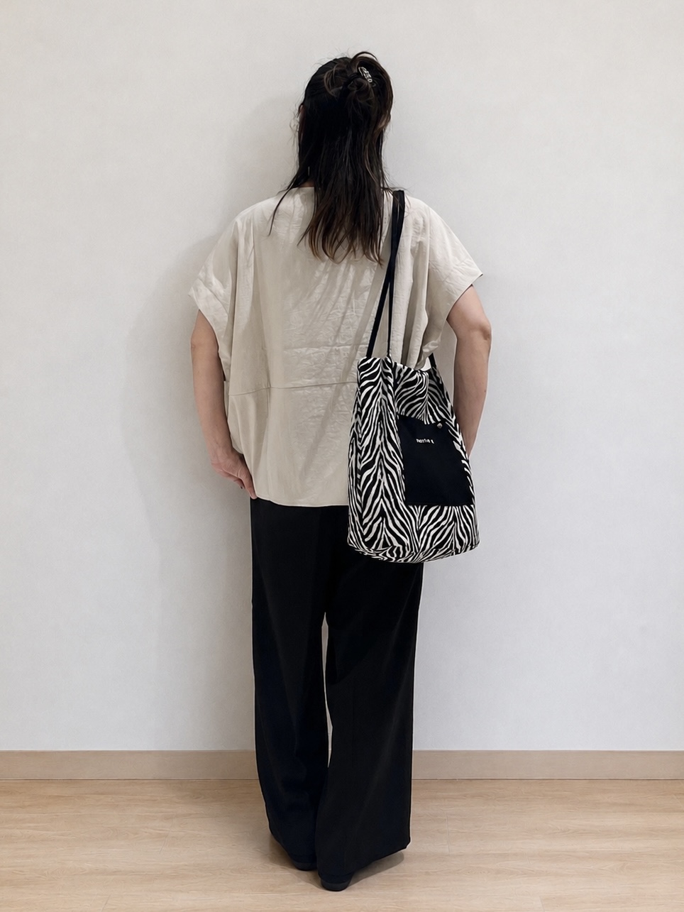 まつみさんの「SHOO･LA･RUE｜【洗濯機可/セットアップ可】軽凛(かろりん) シンプル上品 切替コクーントップス」を使ったコーディネート