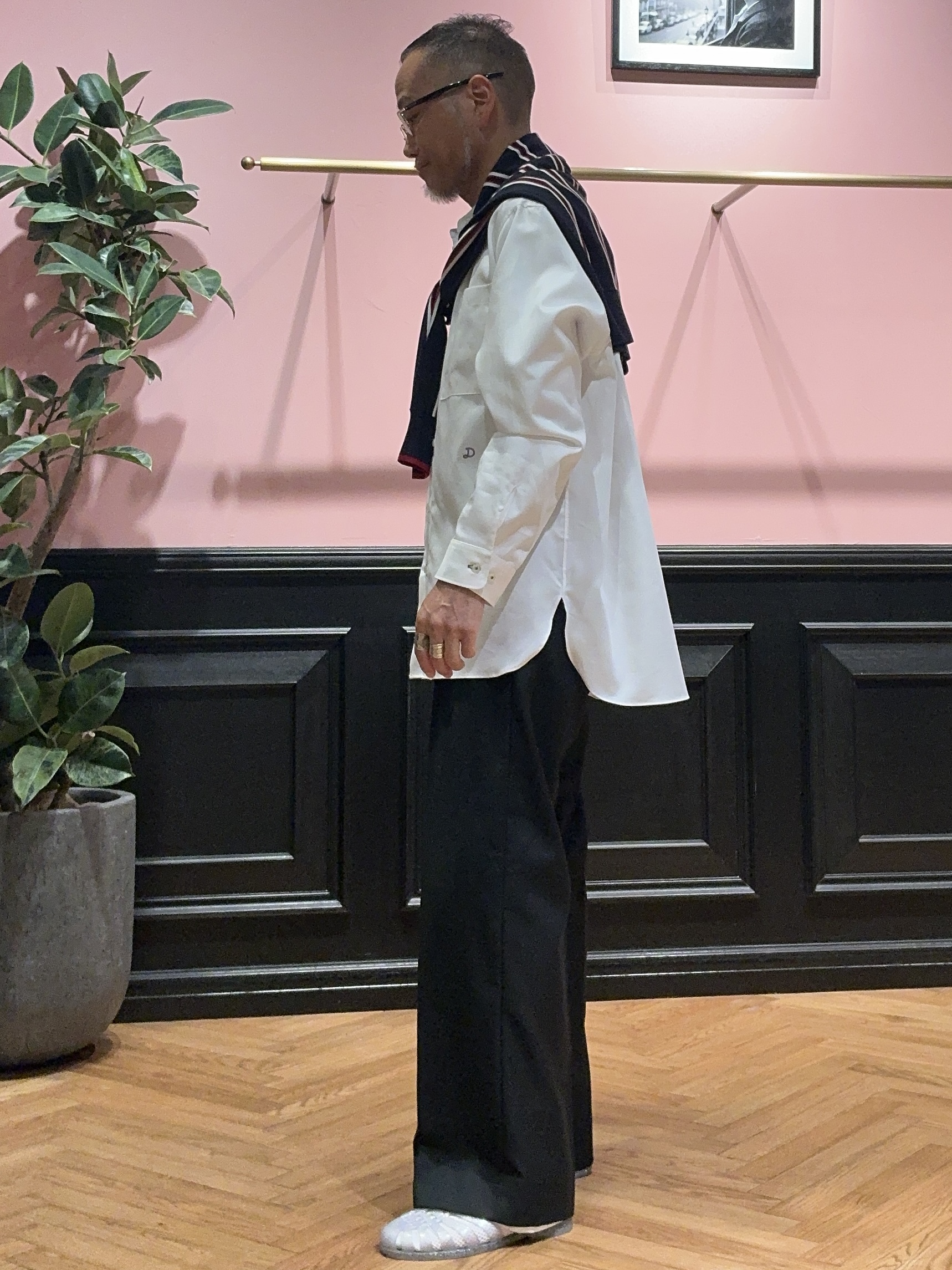 torigoeさんの「DRESSTERIOR｜【日本製】バンドカラー高密度ツイルシャツ」を使ったコーディネート