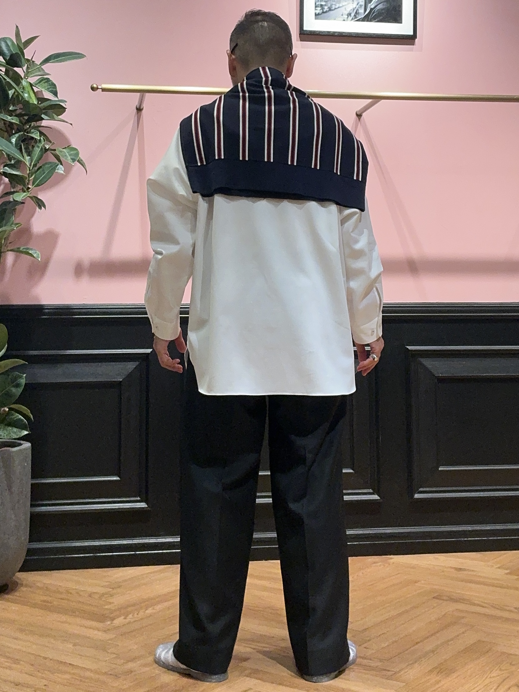 torigoeさんの「DRESSTERIOR｜【日本製】バンドカラー高密度ツイルシャツ」を使ったコーディネート