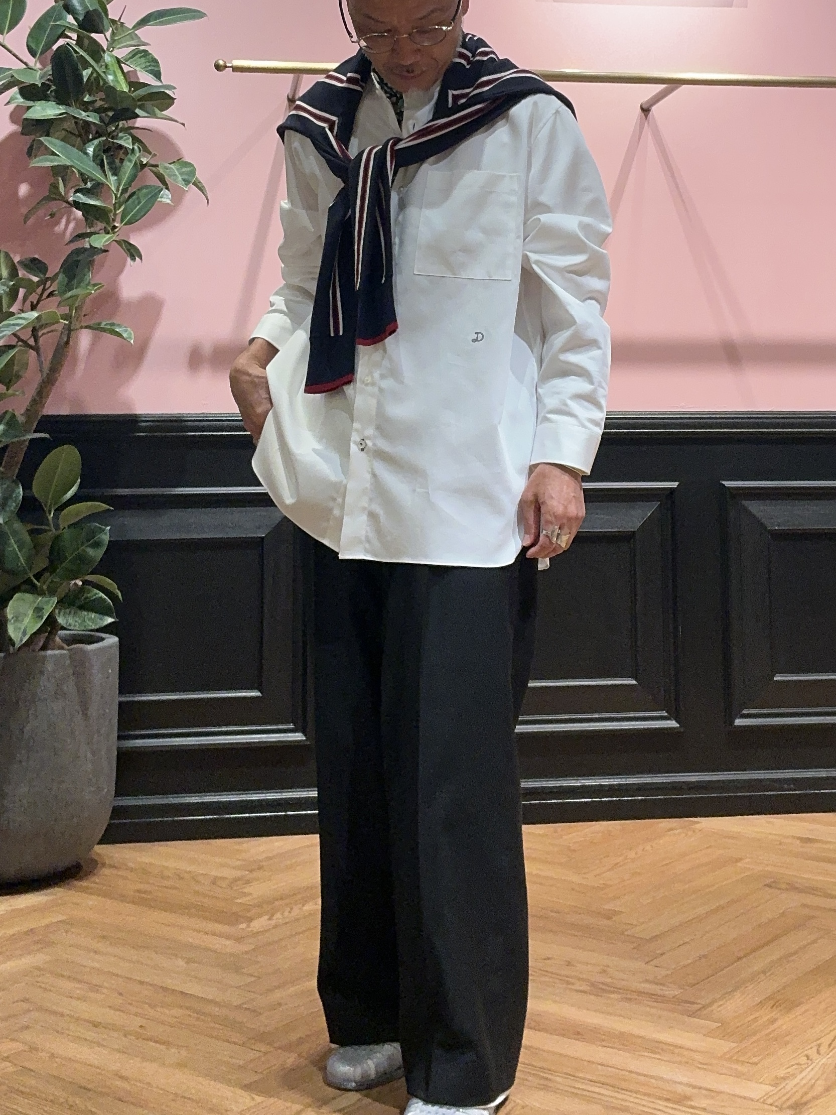 torigoeさんの「DRESSTERIOR｜【日本製】バンドカラー高密度ツイルシャツ」を使ったコーディネート