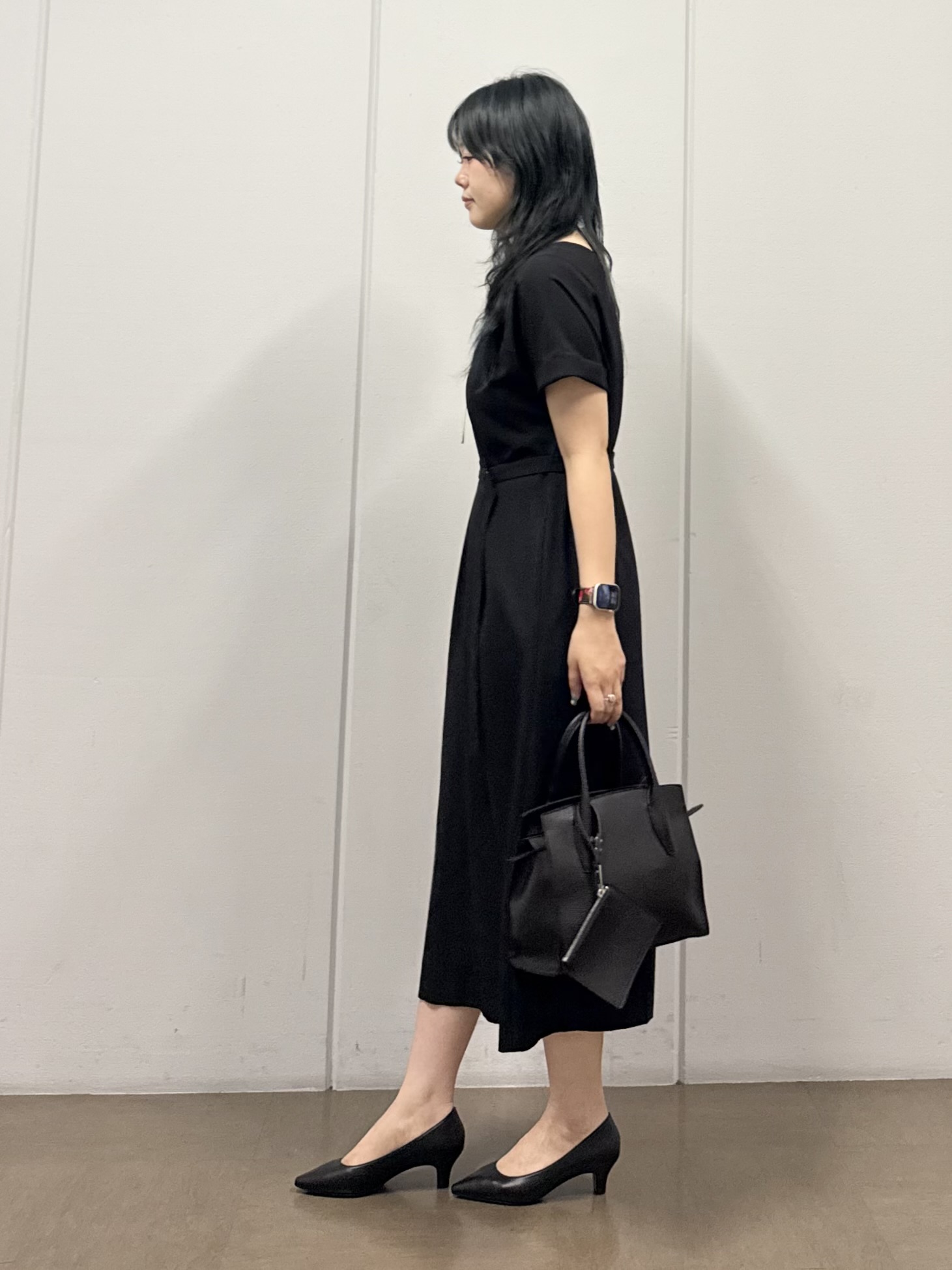 mizukiさんの「INDIVI｜【華奢見え】ベルト付きナローワンピース」を使ったコーディネート