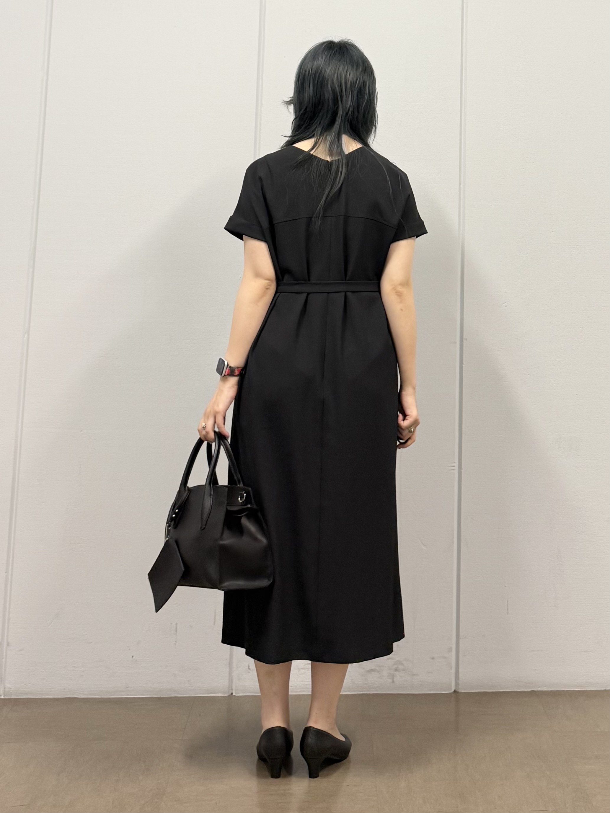 mizukiさんの「INDIVI｜【華奢見え】ベルト付きナローワンピース」を使ったコーディネート