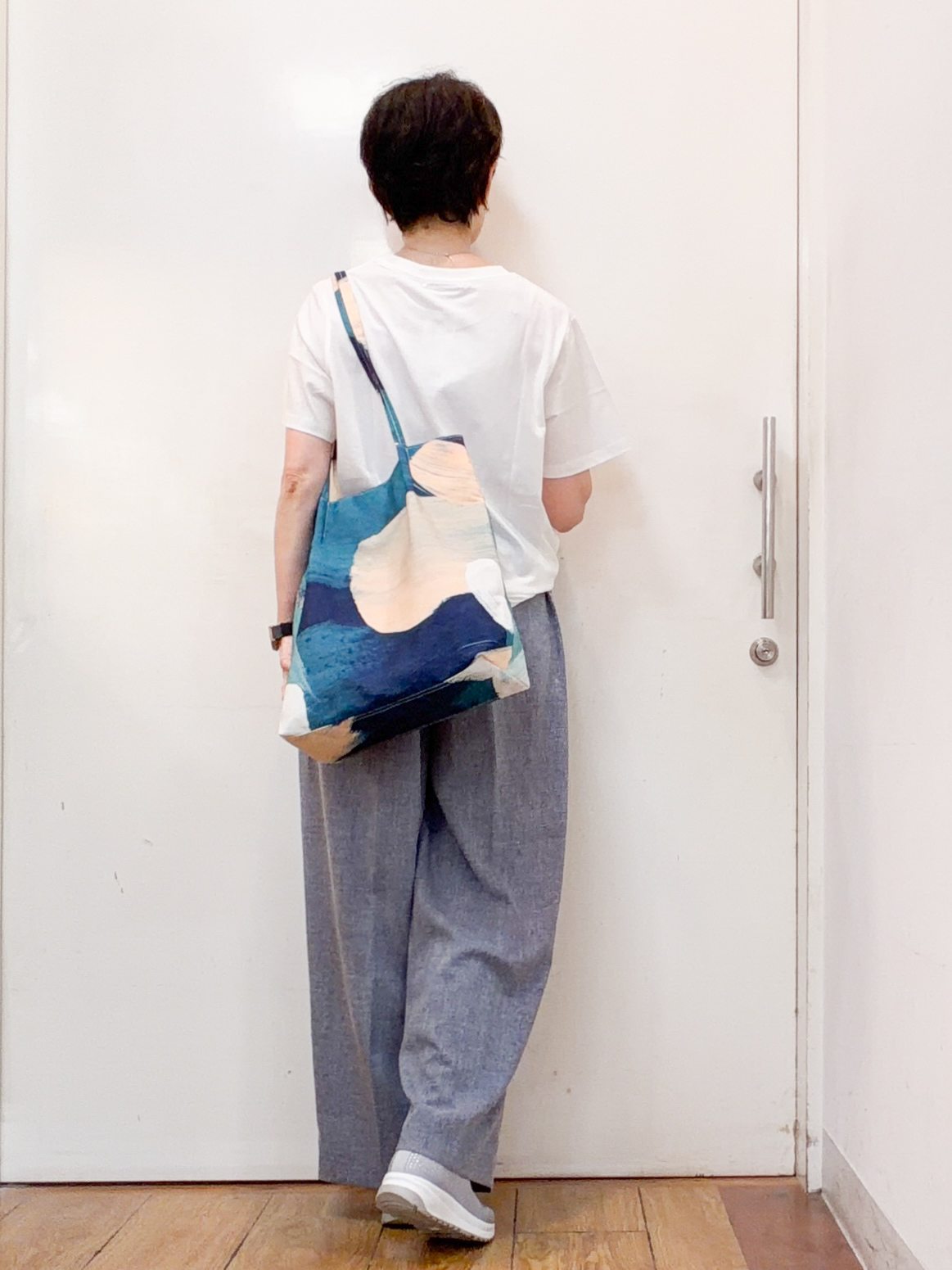 みぃさんの「SHOO･LA･RUE｜【S-LL/洗濯機可】大人のベーシックカラープリントTシャツ」を使ったコーディネート