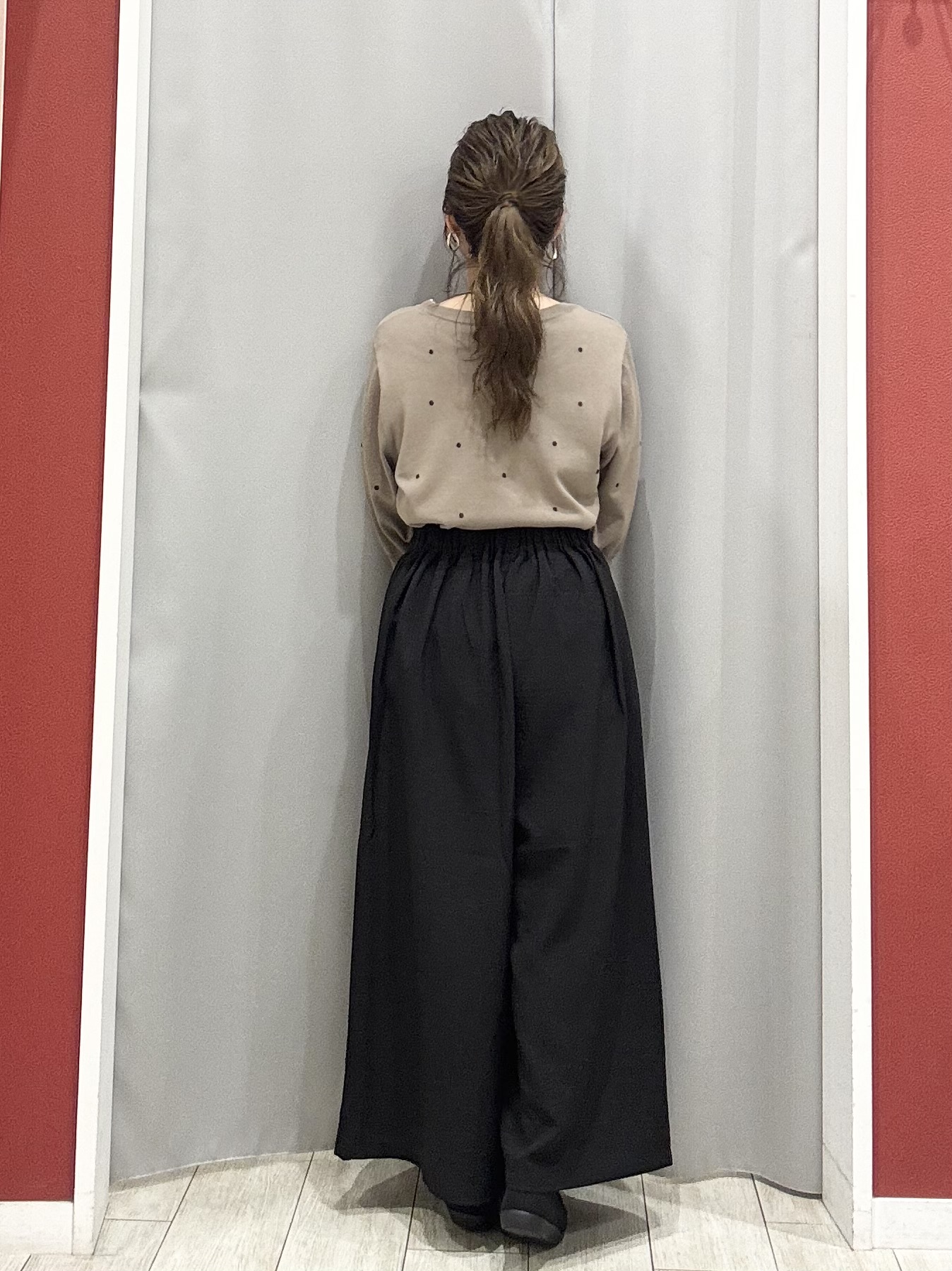 shioさんの「SHOO･LA･RUE｜【S-LL】さらっとタッチ 大人のドット刺繍ニット」を使ったコーディネート