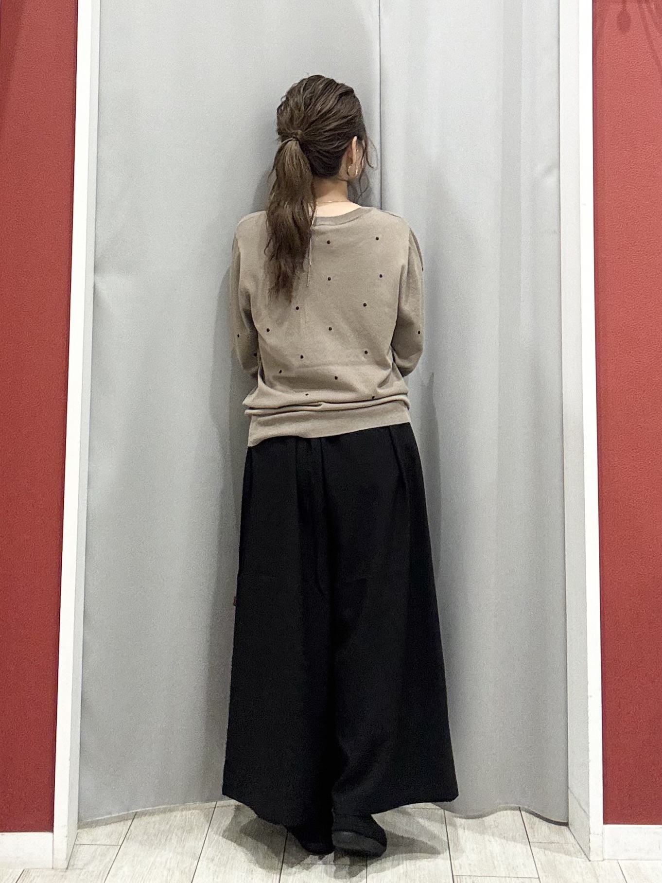 shioさんの「SHOO･LA･RUE｜【S-LL】さらっとタッチ 大人のドット刺繍ニット」を使ったコーディネート