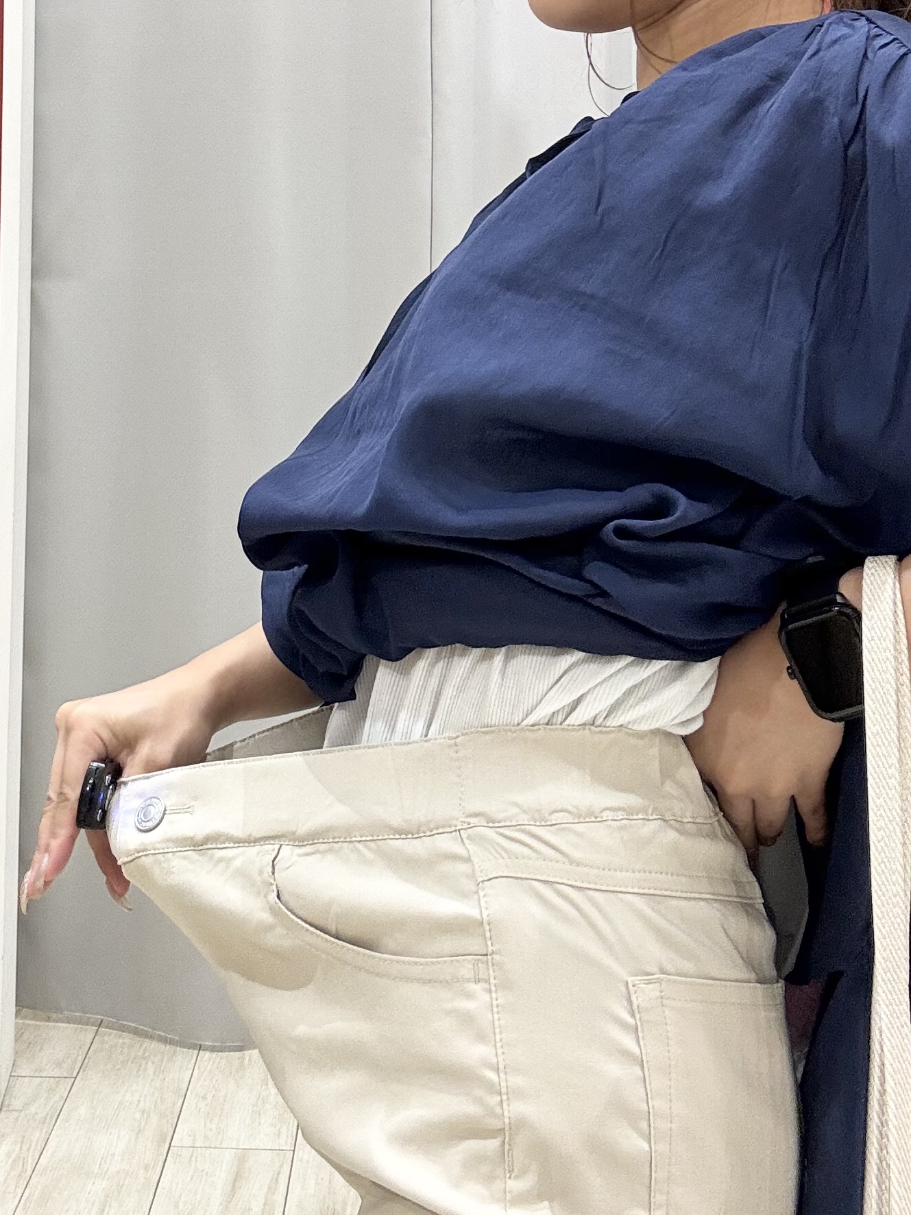 shioさんの「SHOO･LA･RUE｜【2点セット/洗濯機可】大人の抜け感 インせず決まるリボン付きブラウス＆タンクトップ」を使ったコーディネート