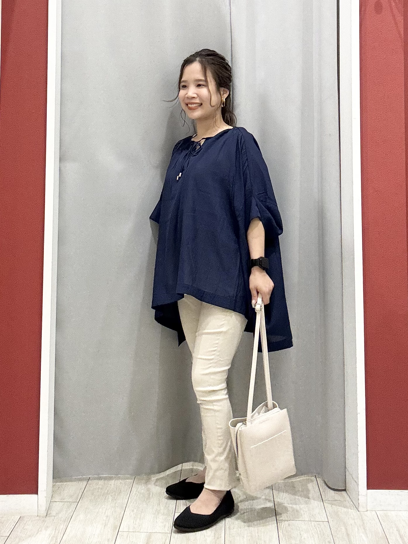 shioさんの「SHOO･LA･RUE｜【2点セット/洗濯機可】大人の抜け感 インせず決まるリボン付きブラウス＆タンクトップ」を使ったコーディネート