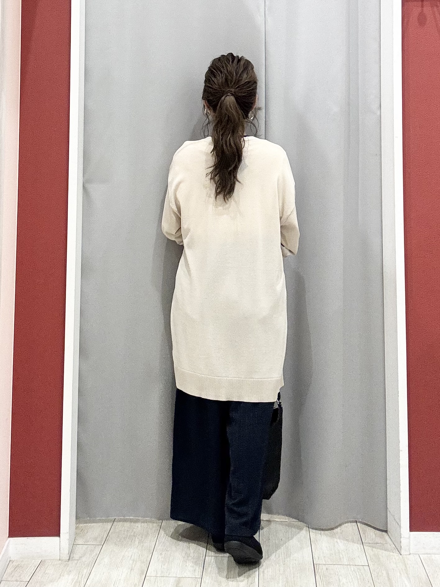 shioさんの「SHOO･LA･RUE｜【お袖丈選べる/UV/毛玉になりにくい】目を引く配色デザイン ボタンレスミドルカーディガン」を使ったコーディネート