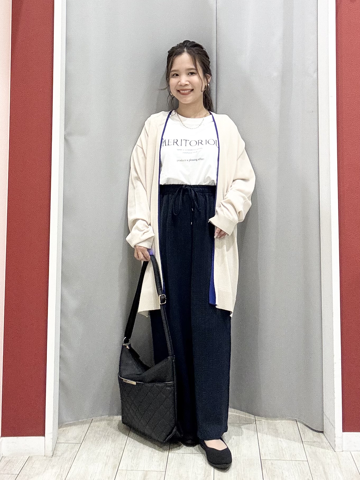shioさんの「SHOO･LA･RUE｜【お袖丈選べる/UV/毛玉になりにくい】目を引く配色デザイン ボタンレスミドルカーディガン」を使ったコーディネート