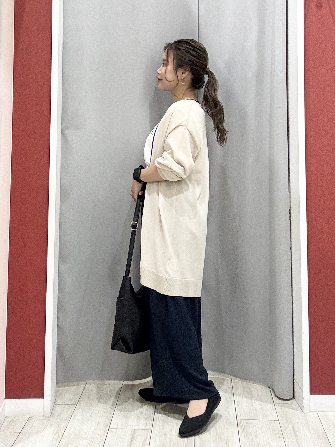 shioさんの「SHOO･LA･RUE｜【お袖丈選べる/UV/毛玉になりにくい】目を引く配色デザイン ボタンレスミドルカーディガン」を使ったコーディネート