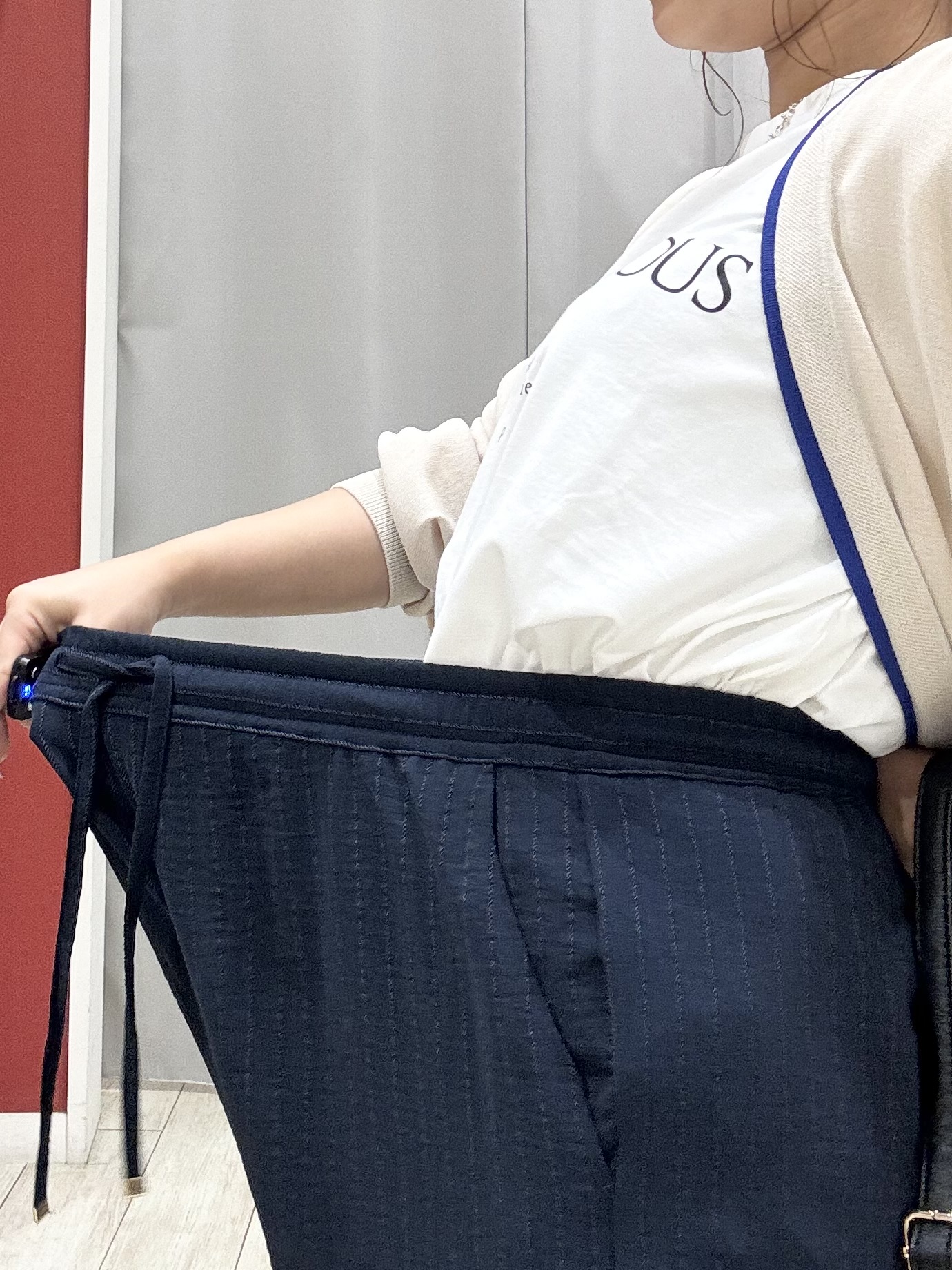 shioさんの「SHOO･LA･RUE｜【お袖丈選べる/UV/毛玉になりにくい】目を引く配色デザイン ボタンレスミドルカーディガン」を使ったコーディネート