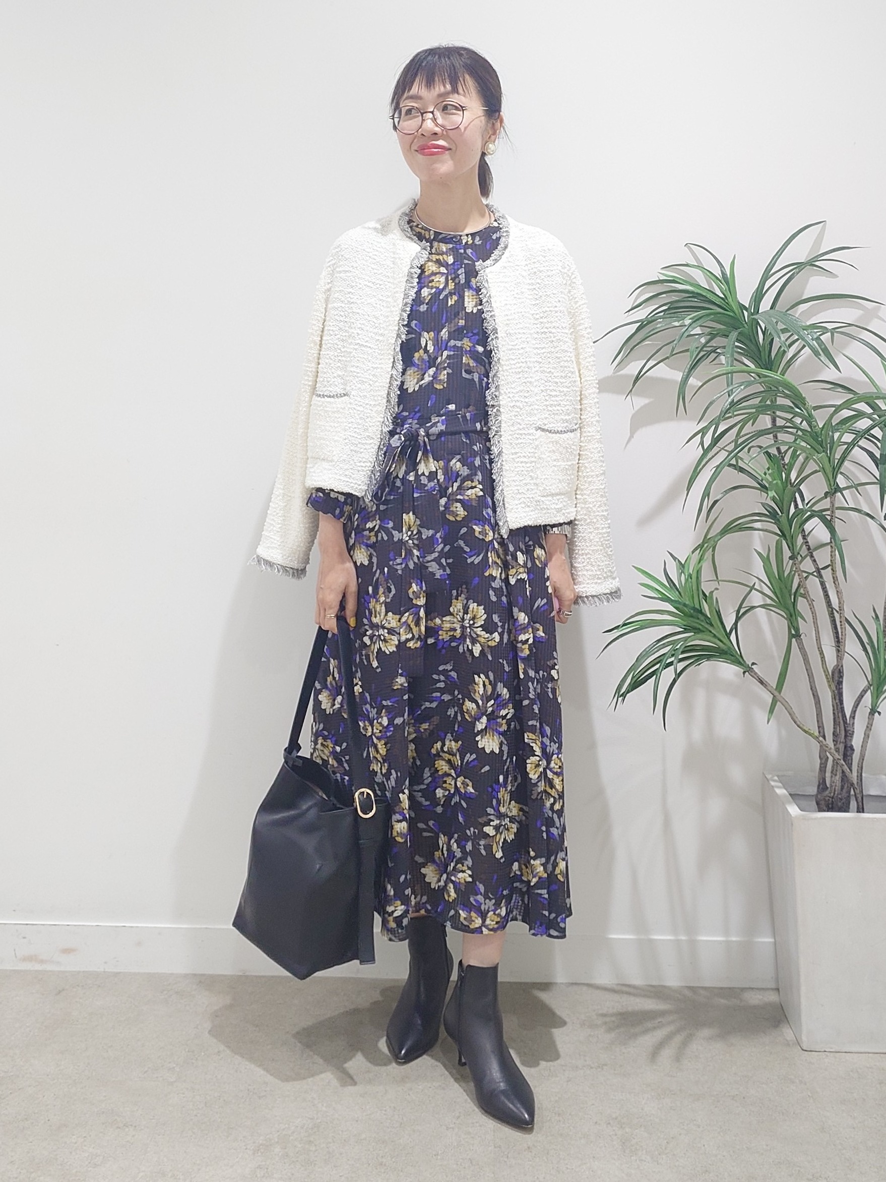 MUTSUKOさんの「UNTITLED｜【秋映え/花柄】フラワープリントワンピース」を使ったコーディネート
