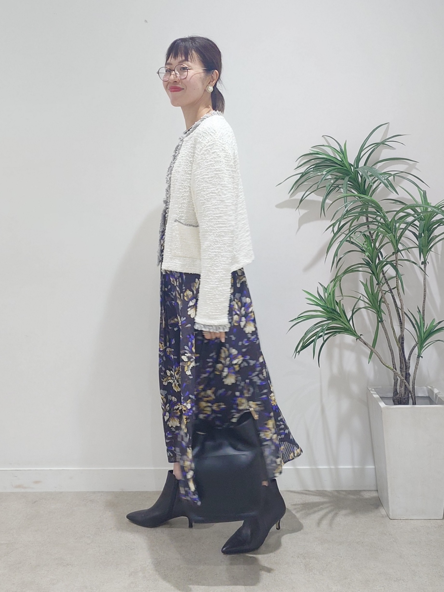 MUTSUKOさんの「UNTITLED｜【秋映え/花柄】フラワープリントワンピース」を使ったコーディネート
