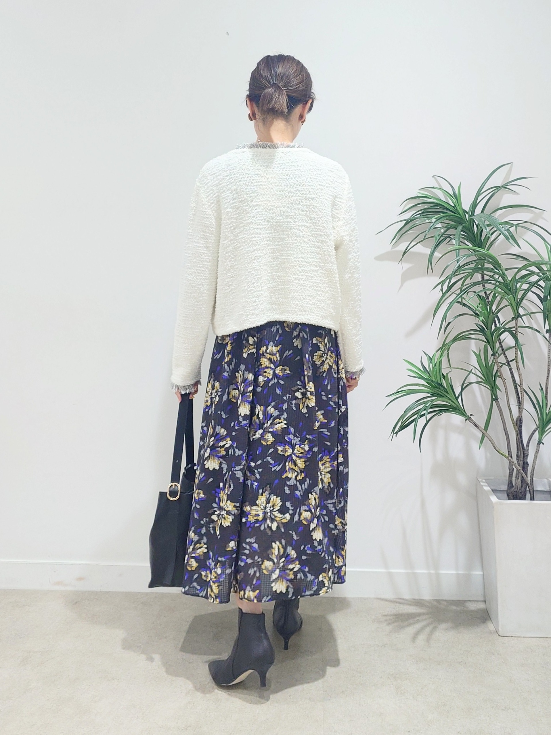 MUTSUKOさんの「UNTITLED｜【秋映え/花柄】フラワープリントワンピース」を使ったコーディネート