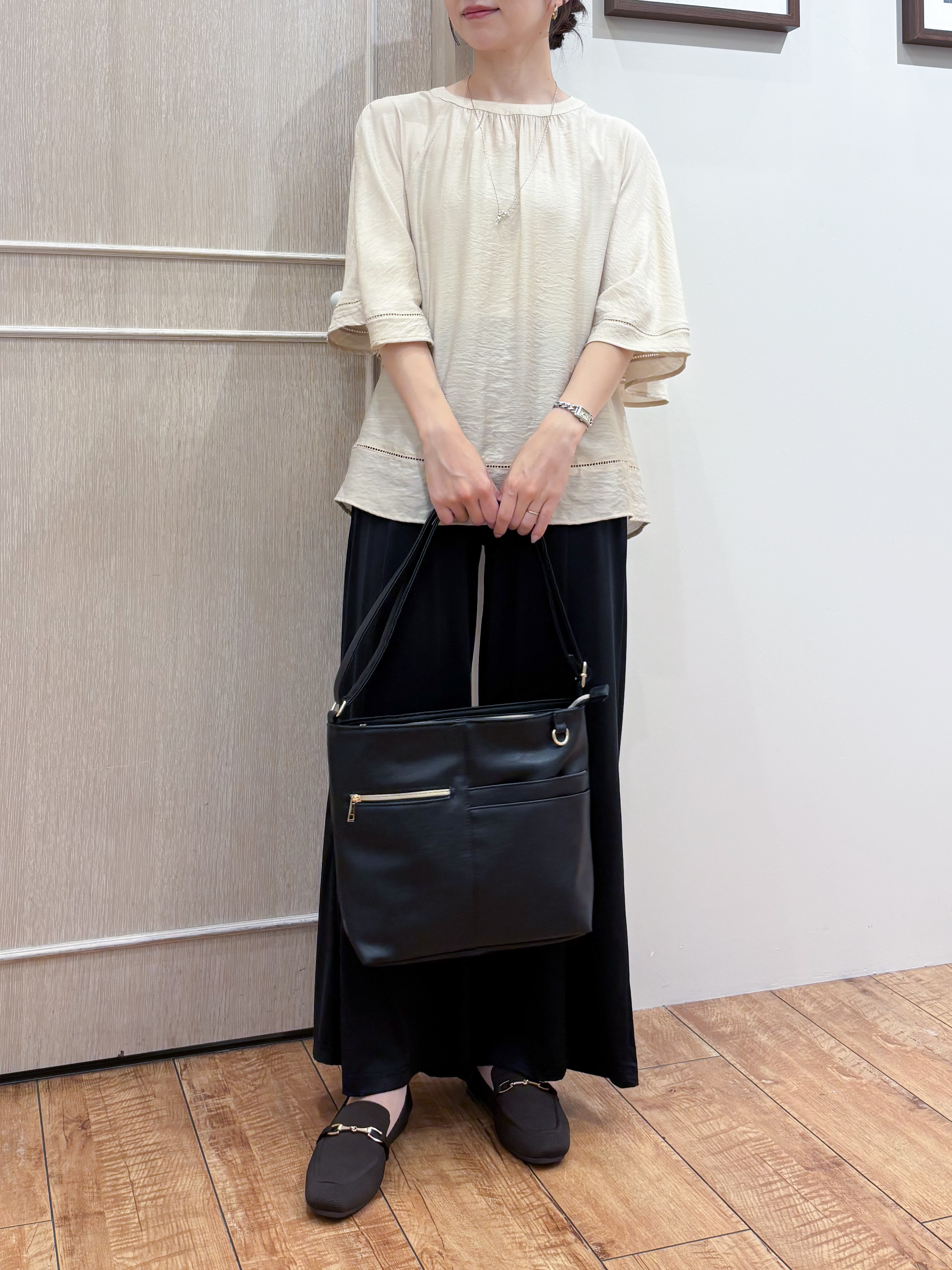 なみさんの「SHOO･LA･RUE｜【S-LL/洗濯機可/体型カバー】はしごレースがポイント スラブポンチョ風ブラウス」を使ったコーディネート