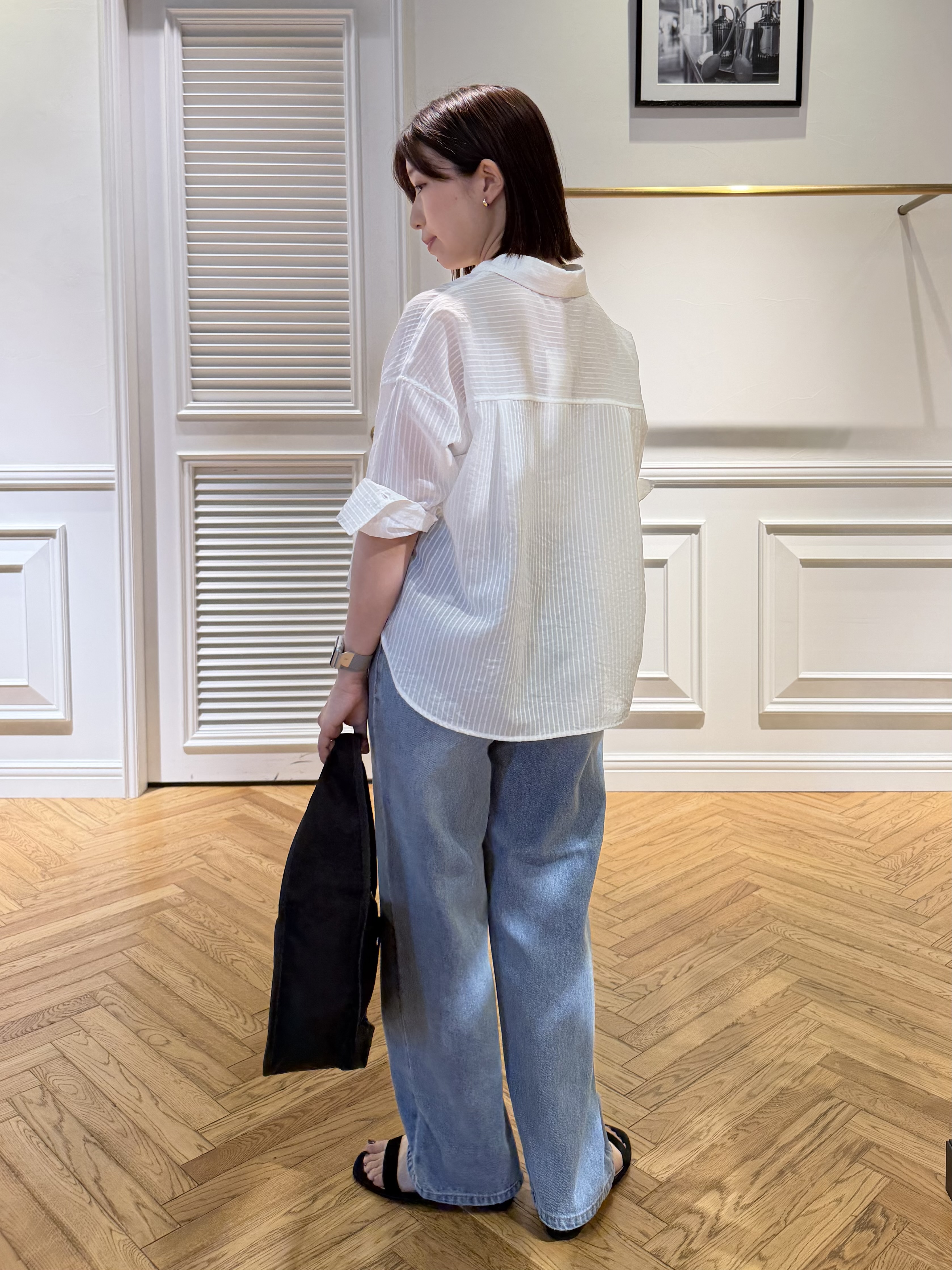 つじ まこさんの「DRESSTERIOR｜◆シアーストライプクロップドシャツ」を使ったコーディネート