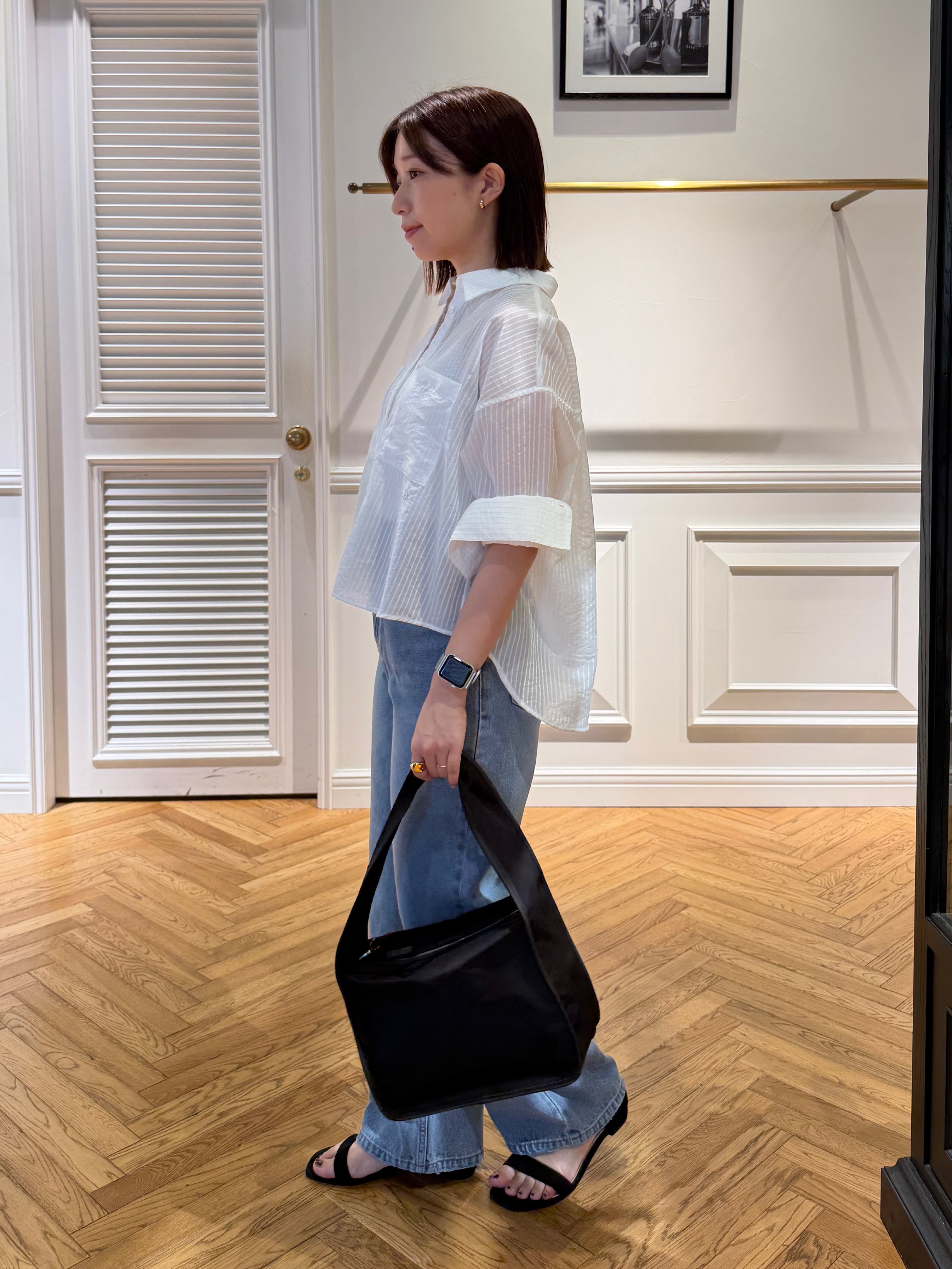つじ まこさんの「DRESSTERIOR｜◆シアーストライプクロップドシャツ」を使ったコーディネート