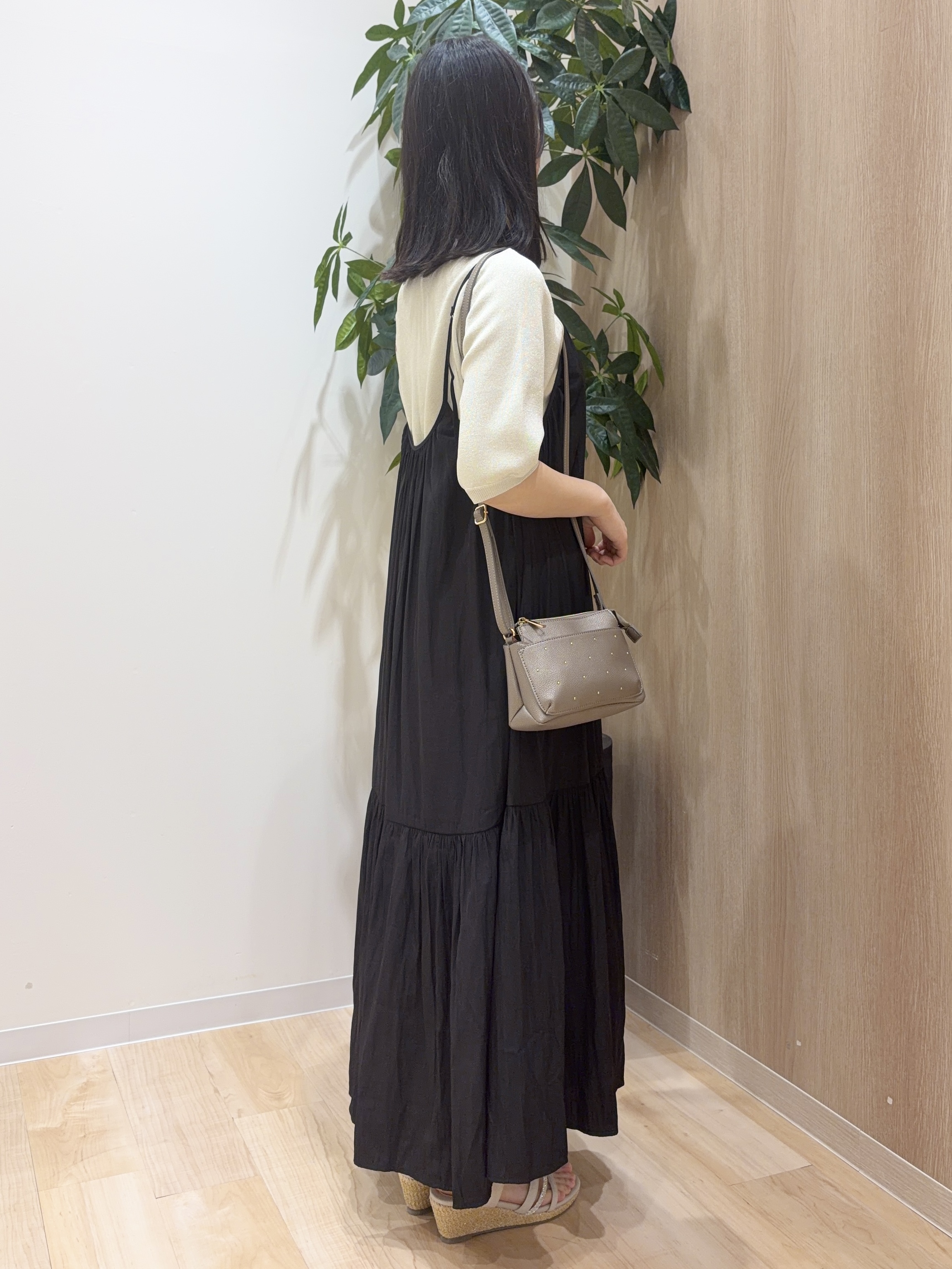 ayaneさんの「grove｜ティアードキャミワンピース」を使ったコーディネート