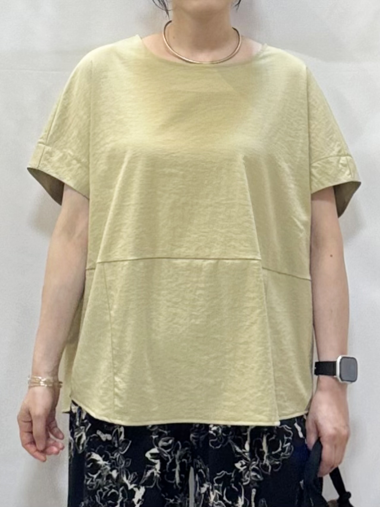 𝐇𝐢𝐫𝐨𝐦𝐢さんの「SHOO･LA･RUE｜【洗濯機可/セットアップ可】軽凛(かろりん) シンプル上品 切替コクーントップス」を使ったコーディネート